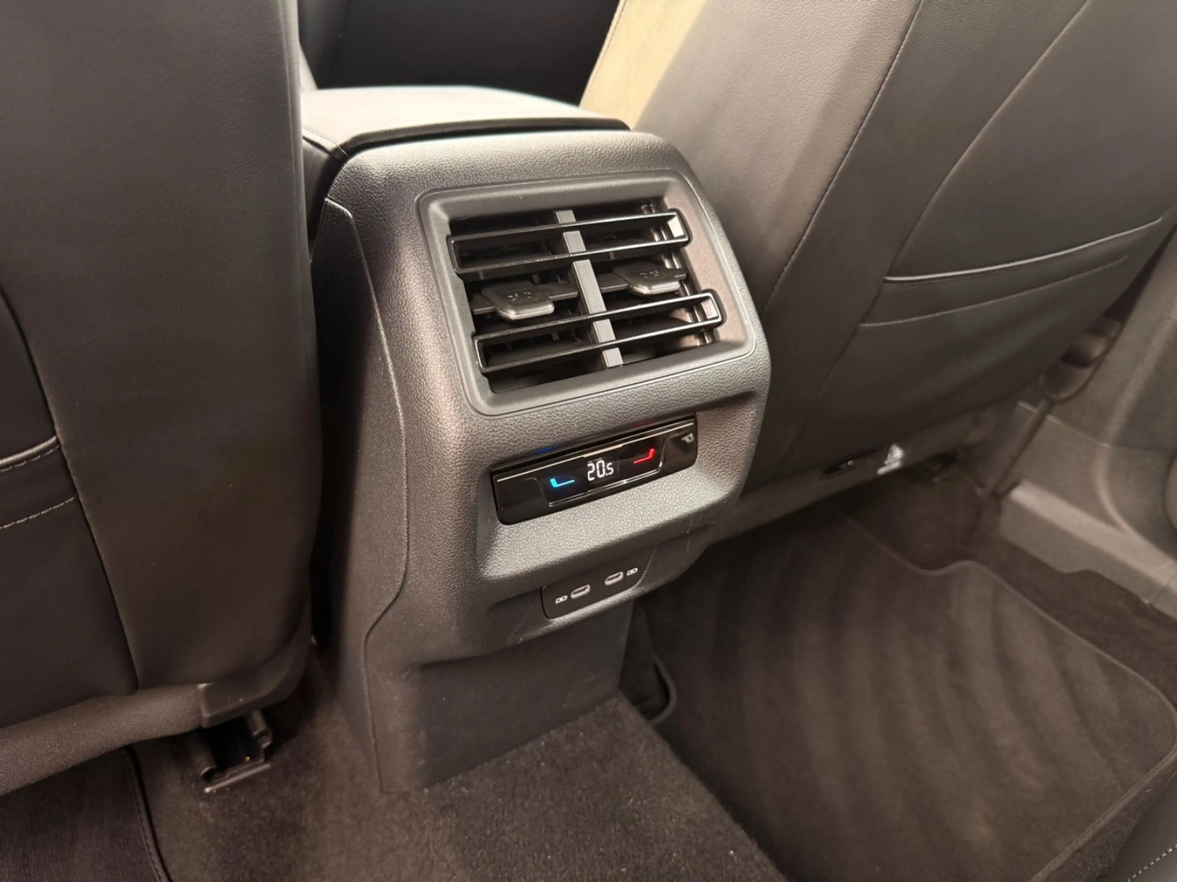 Volkswagen Tiguan 2.0 TDI 110 kW ACC*RFK*CARPLAY*TRAVEL AST — photo 12