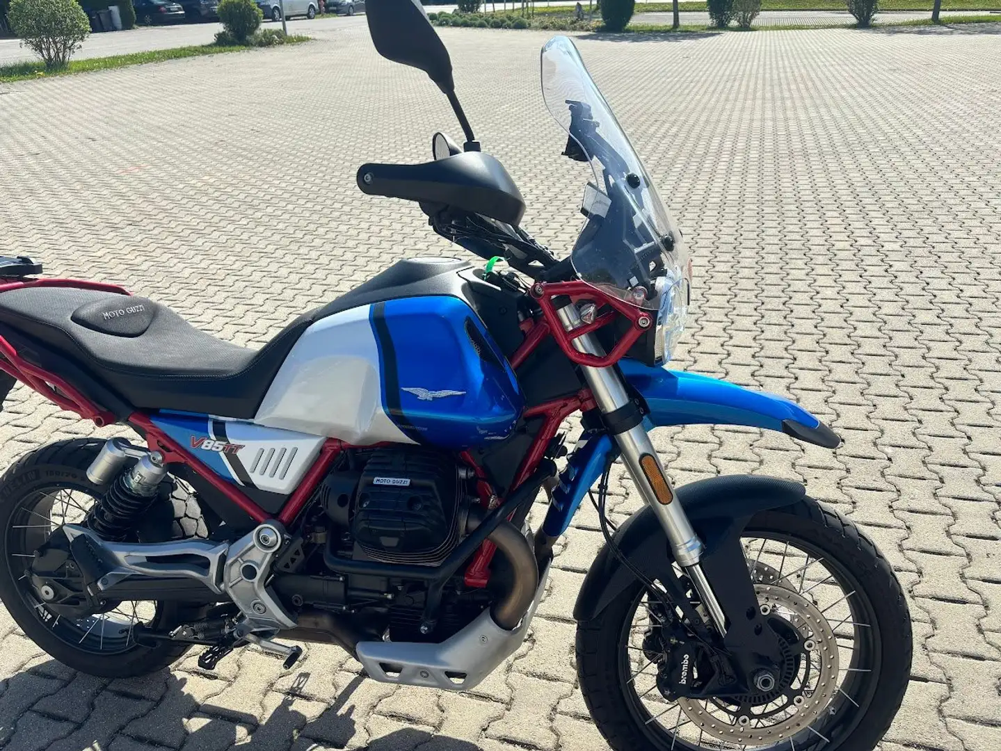Moto Guzzi V 85 TT Blu Uyuni Modrá - 2