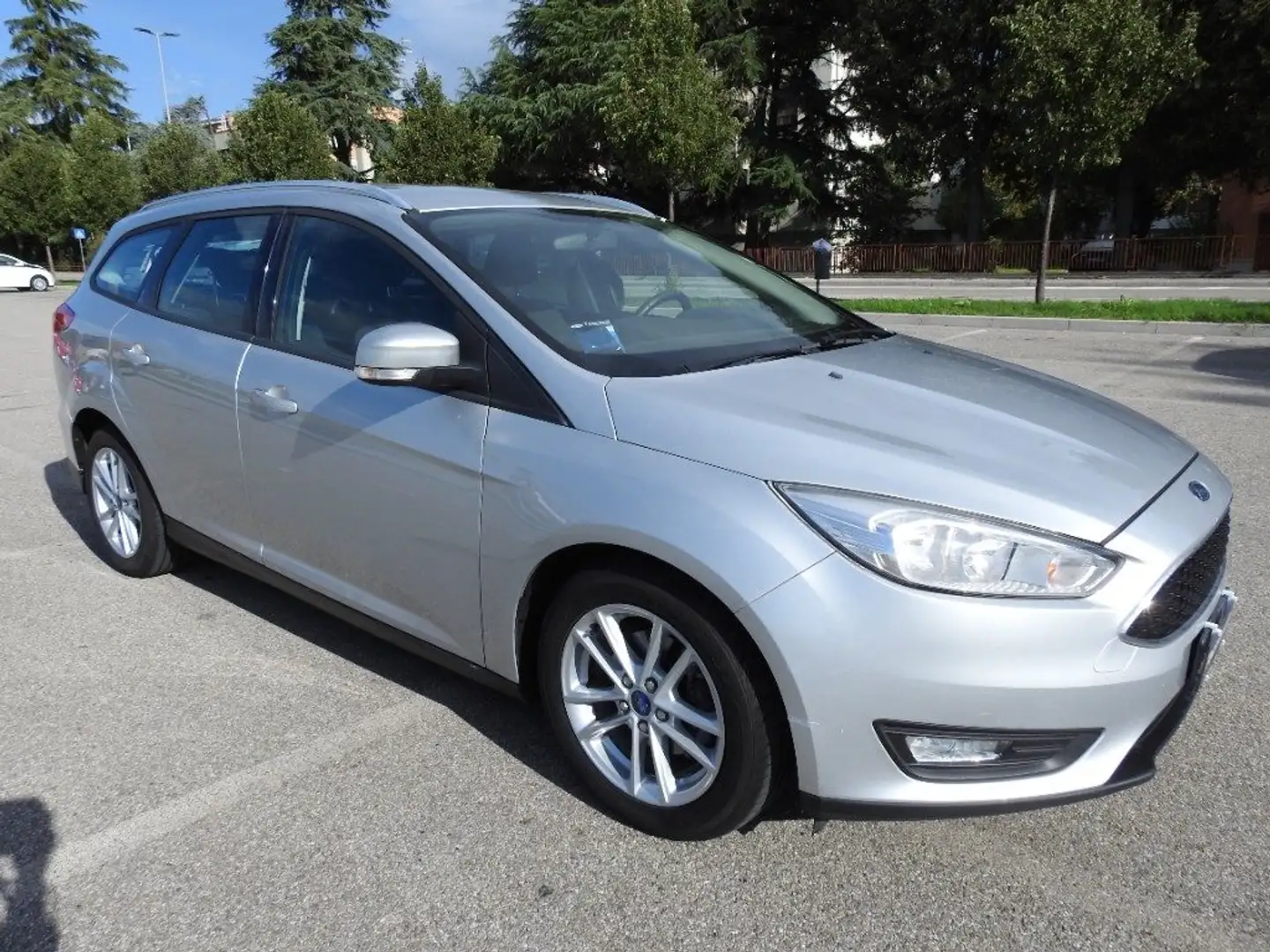 Ford Focus 1.5 TDCi 120 CV SW N1 Business *AUTOCARRO* Zilver - 1