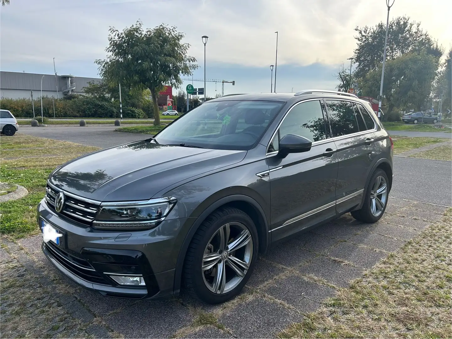 Volkswagen Tiguan Tiguan II 2.0 tdi R-Line BM 4motion dsg 190 CV Grigio - 1