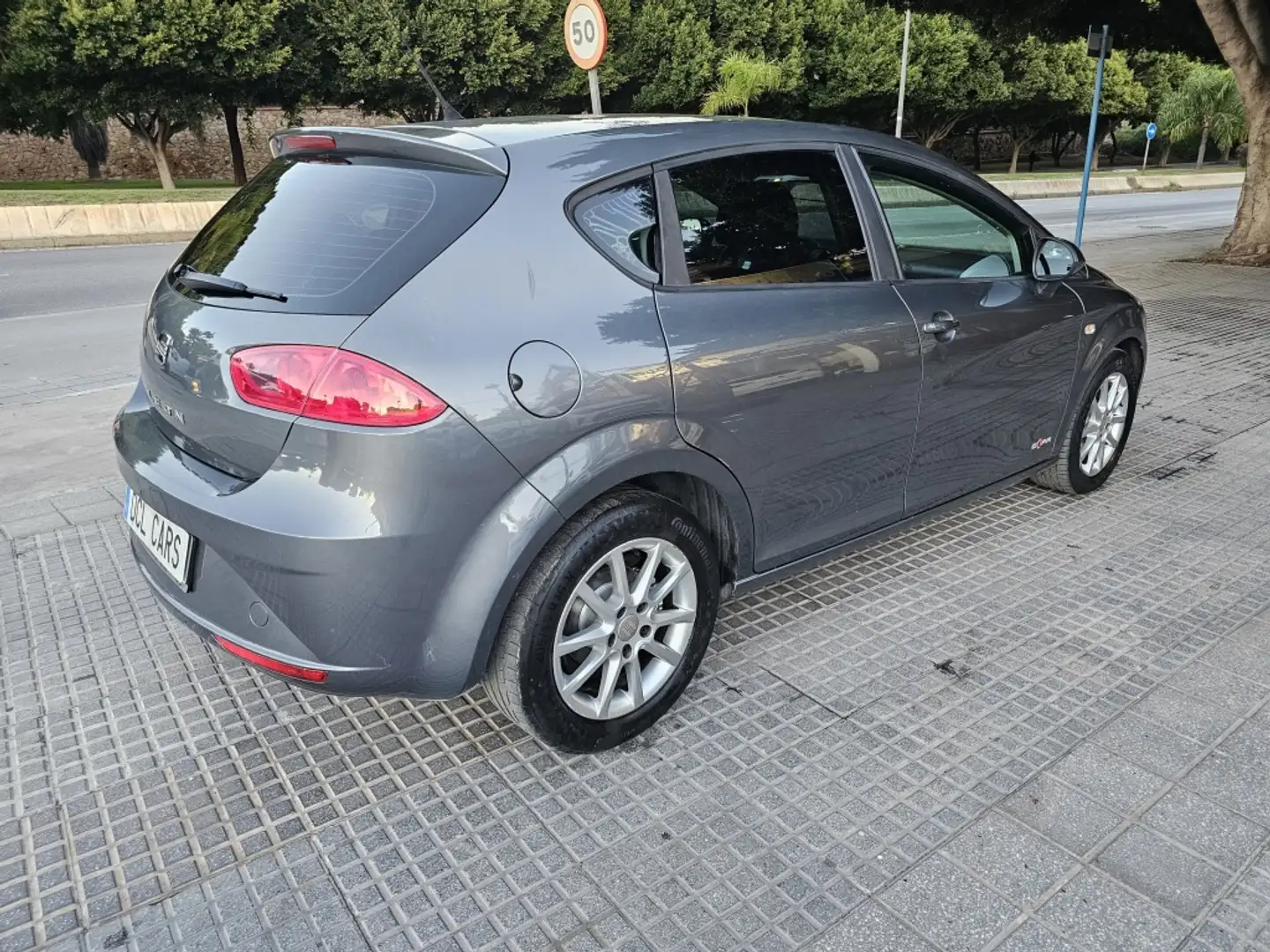 SEAT Leon 1.6TDI CR S&S Reference 105 Grau - 2