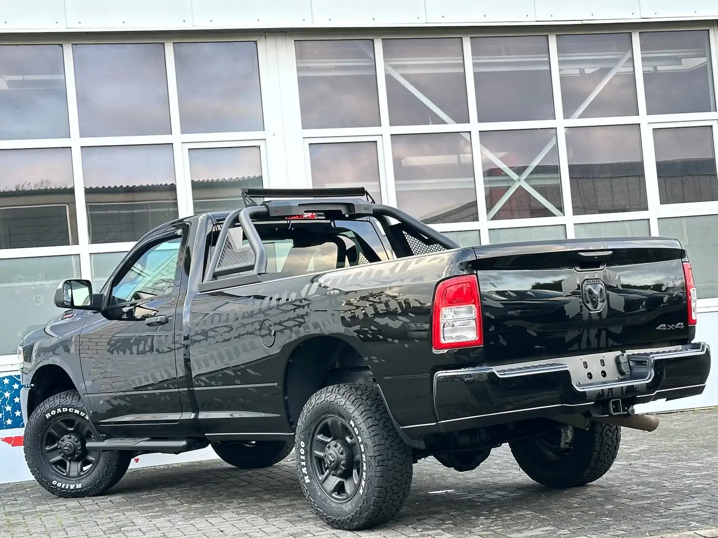 Dodge RAM 2500 Heavy Duty 6,4L 4x4 Regular Cab 8ft bed Schwarz - 2