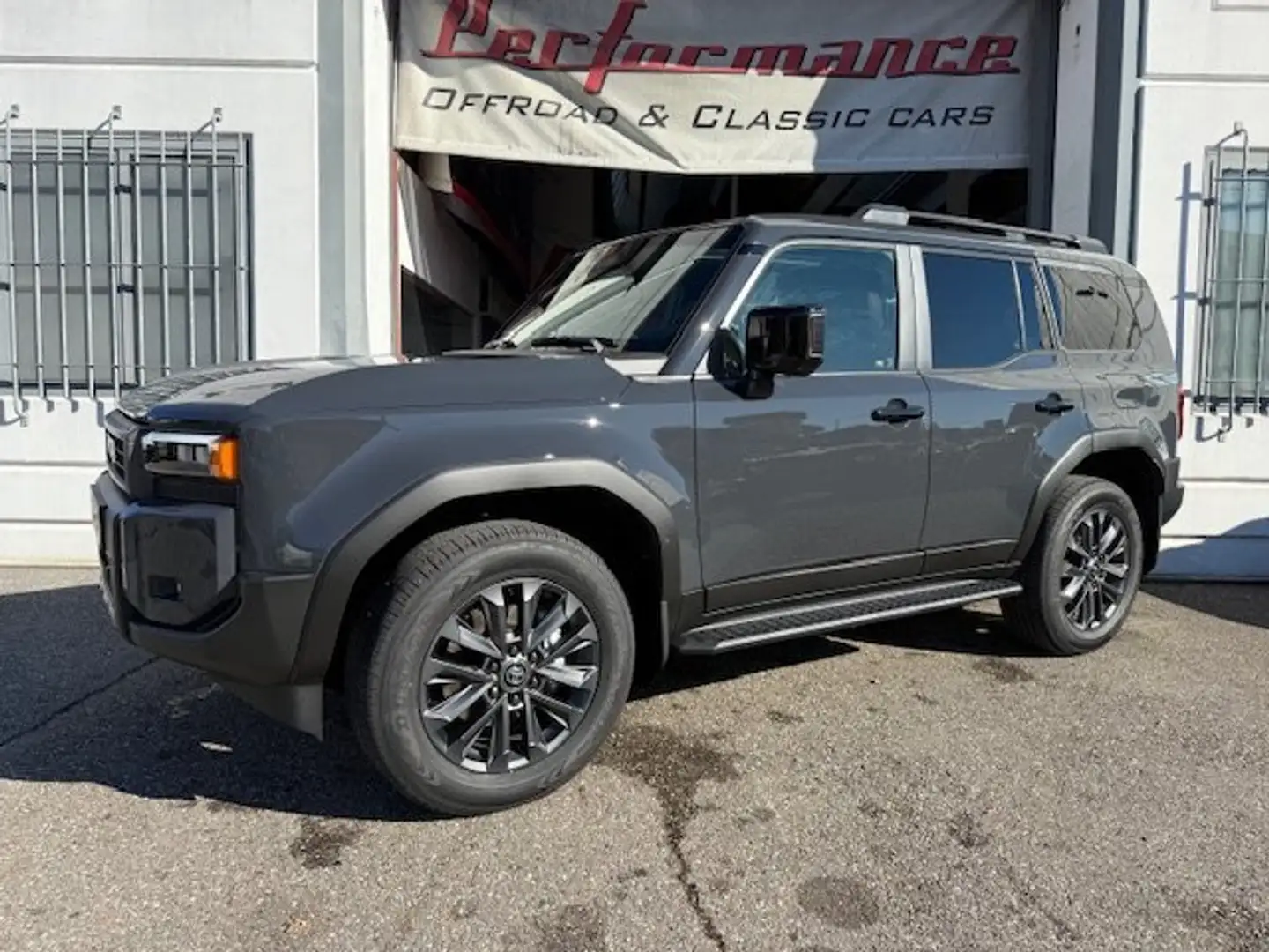 Toyota Land Cruiser MILD HYBRID 7 POSTI  MY 2026 Grau - 2