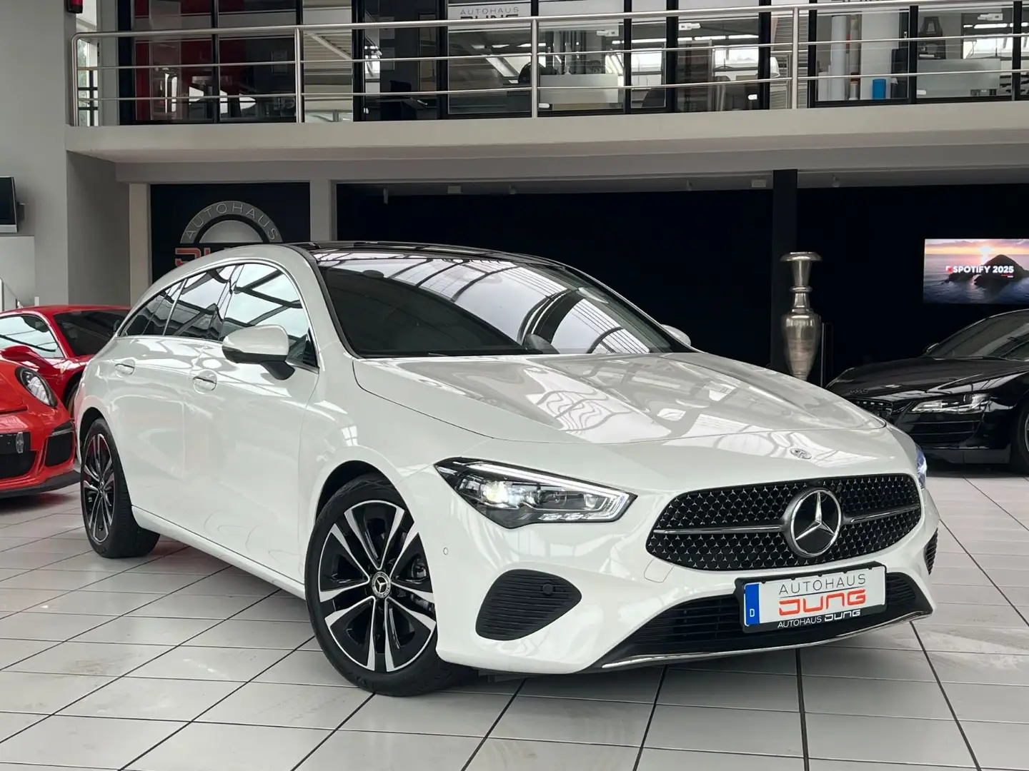 Mercedes-Benz CLA 180 * 1 Hand * 6 Tkm *Pano Blanc - 2