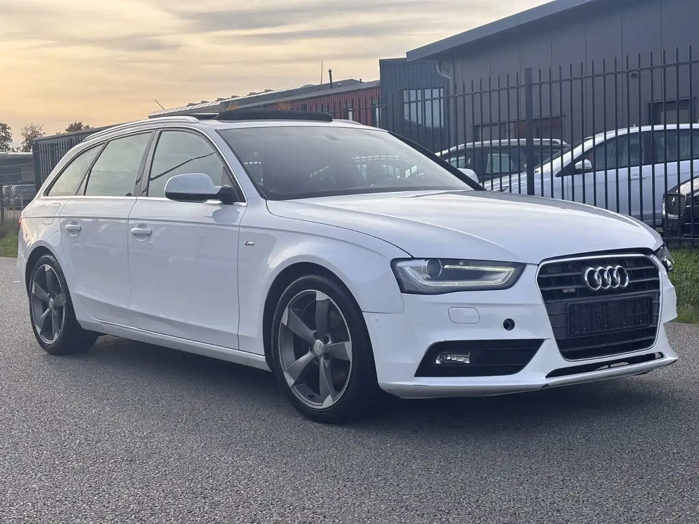 Audi A4 Av. 2,0 TDI S-Line-Panodach-Xenon-Leder-Navi Blanc - 1