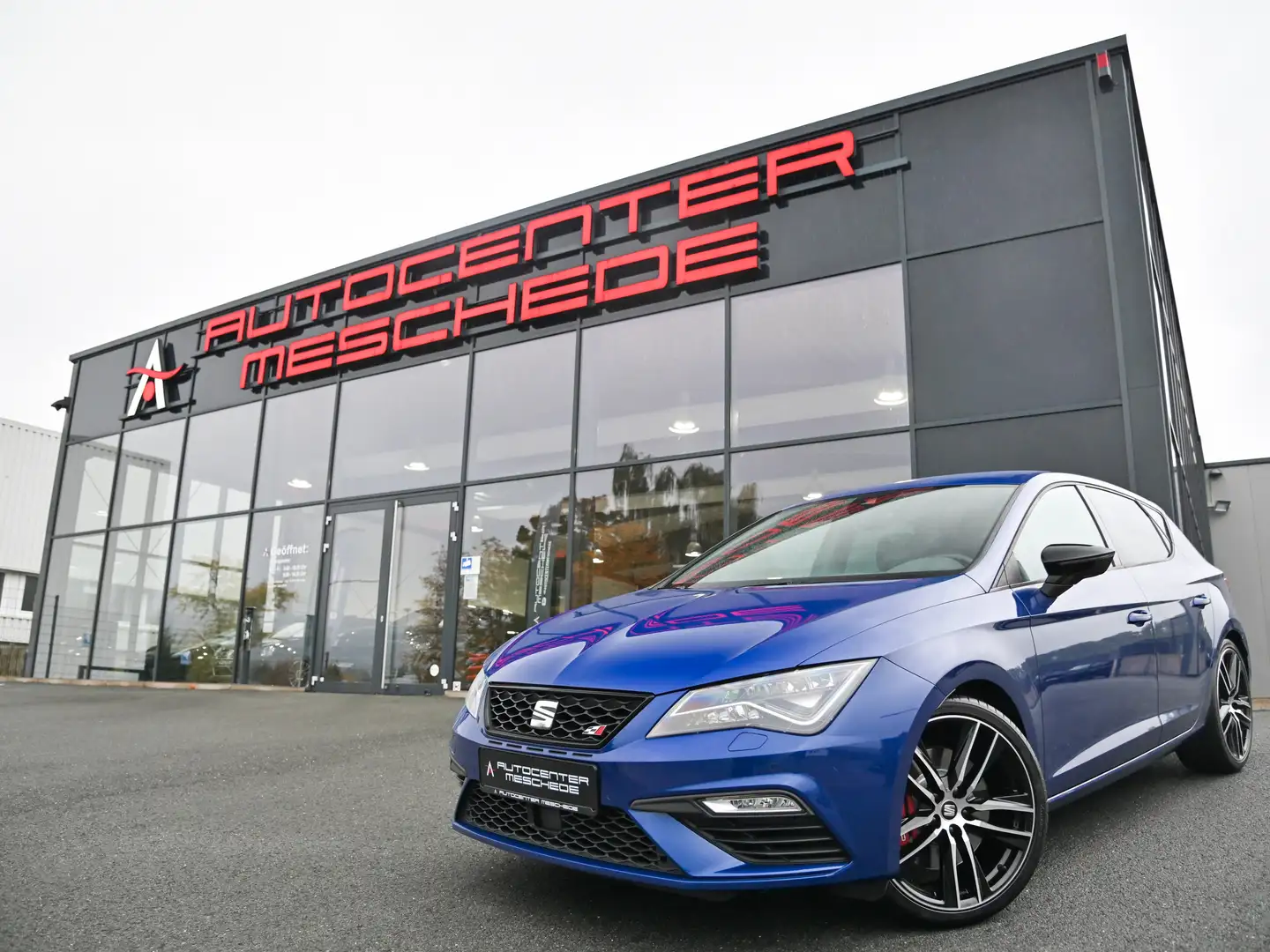 SEAT Leon Cupra 300 DSG Navi* Carplay* ACC* DCC* 19 Blauw - 1