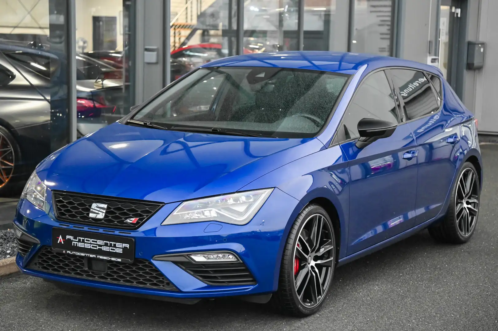 SEAT Leon Cupra 300 DSG Navi* Carplay* ACC* DCC* 19 Blauw - 2