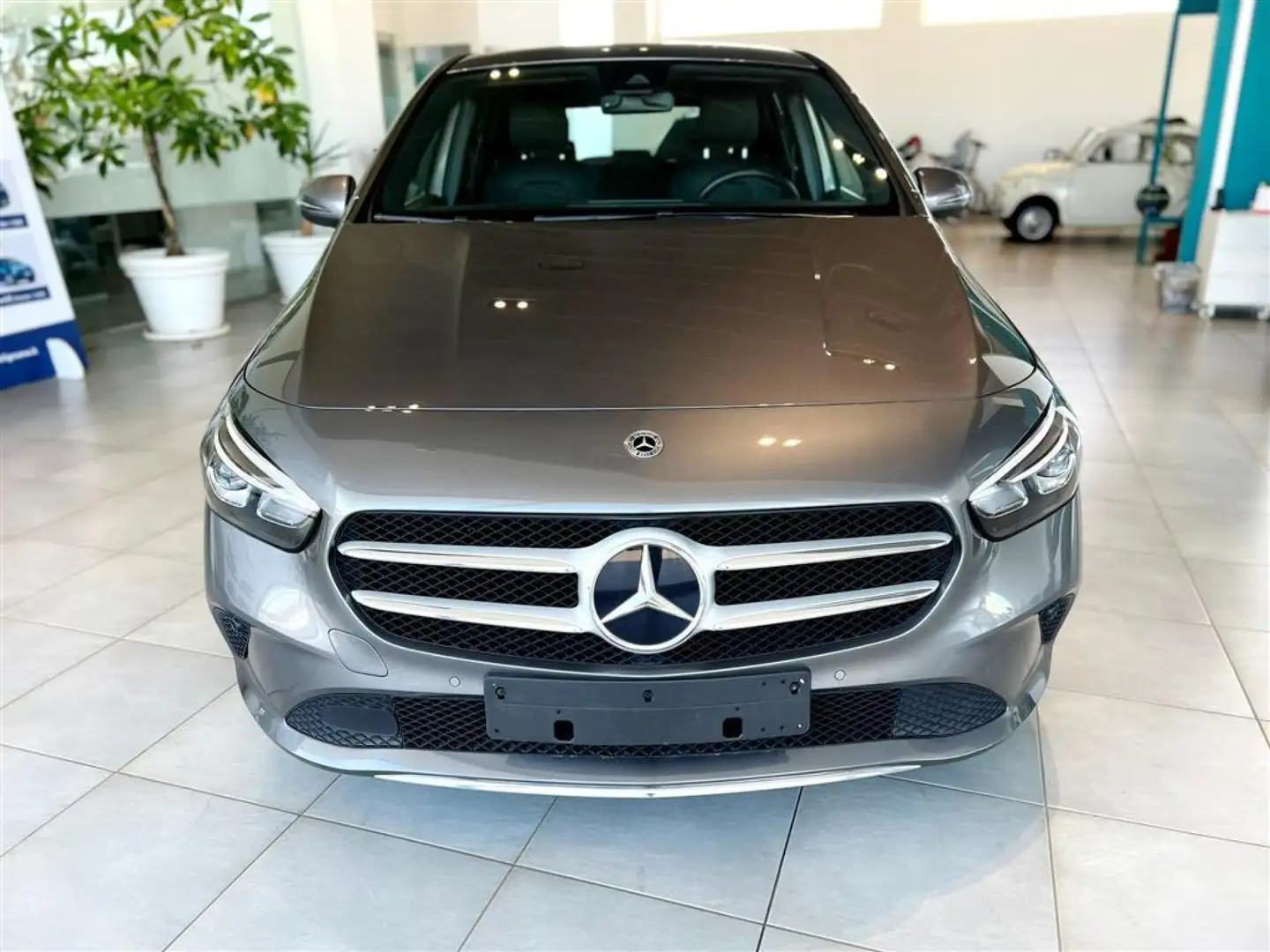 Mercedes-Benz B 180 B 180 d Sport Autom. FARI LED- NAV - PELLE Gris - 2