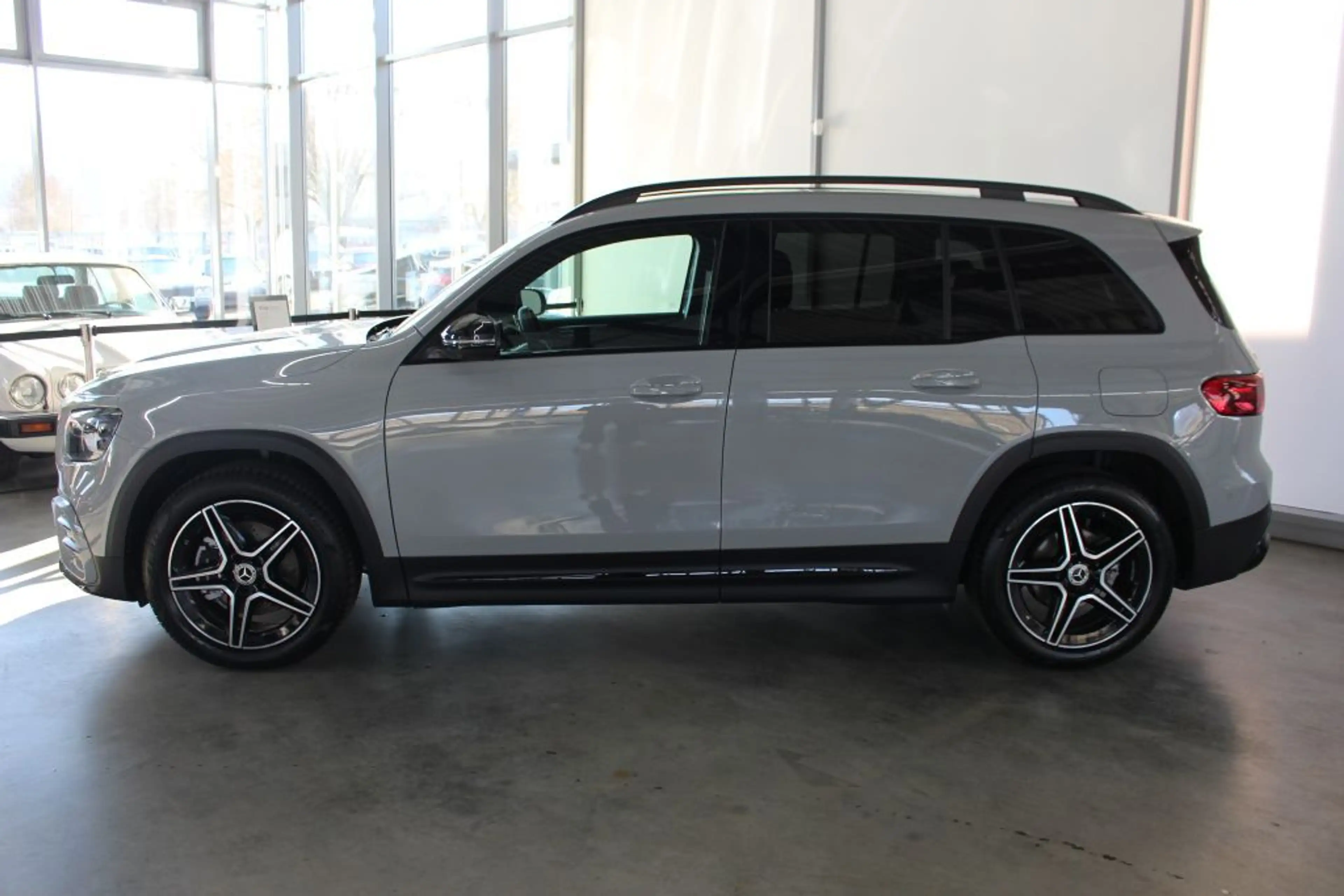 Mercedes-Benz GLB 200 AMG MULTIBEAM LED Panorama AHK Night 360 — photo 3