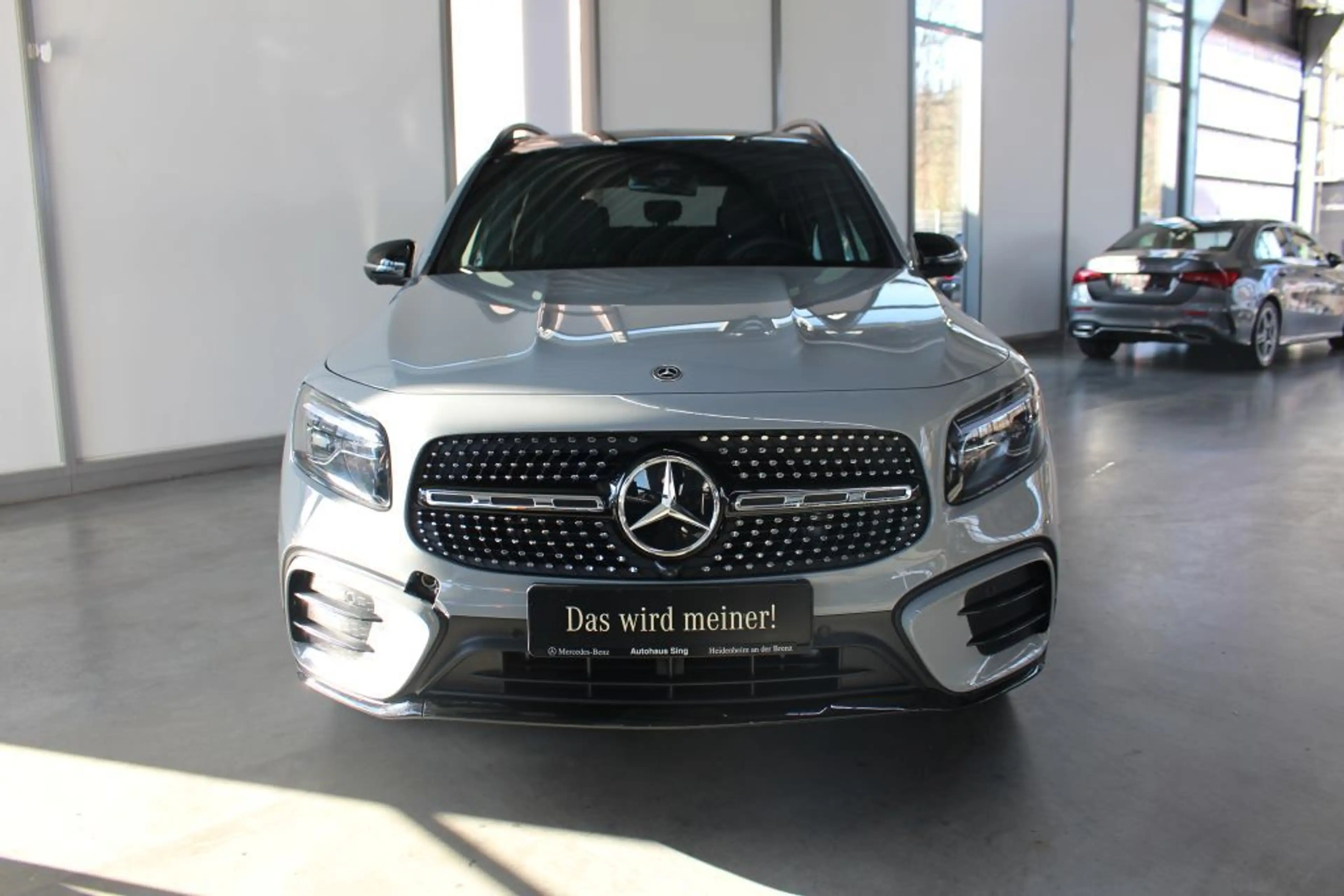 Mercedes-Benz GLB 200 AMG MULTIBEAM LED Panorama AHK Night 360 — photo 2