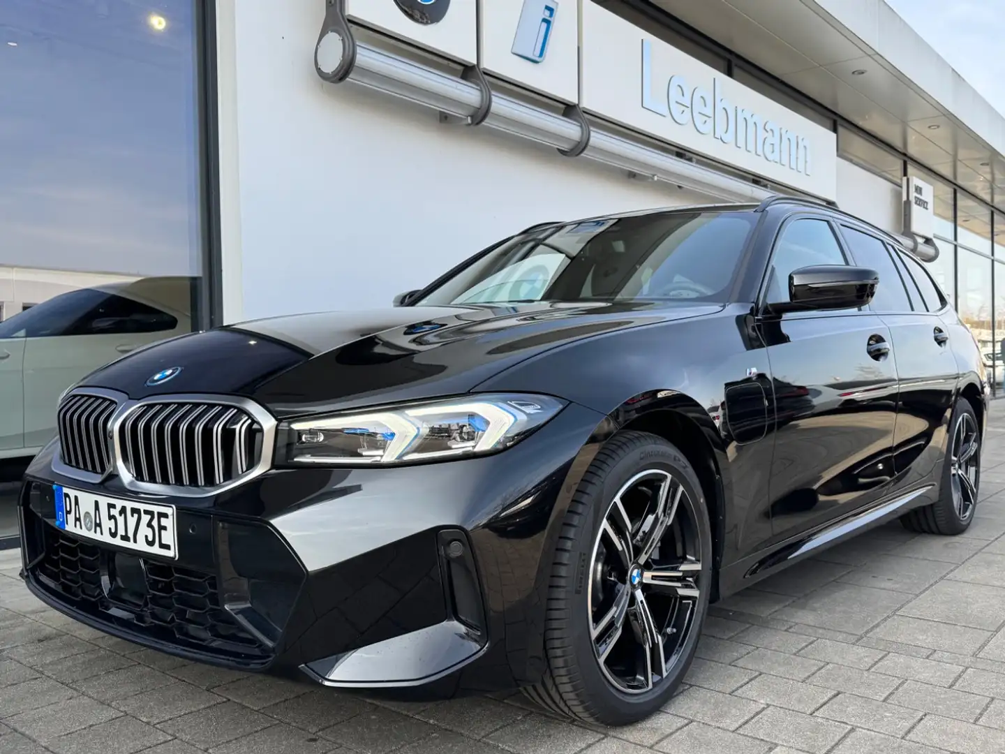 BMW 330 e Touring M-Sportpaket AHK/HUD/360/ACC/AdaLED Nero - 2