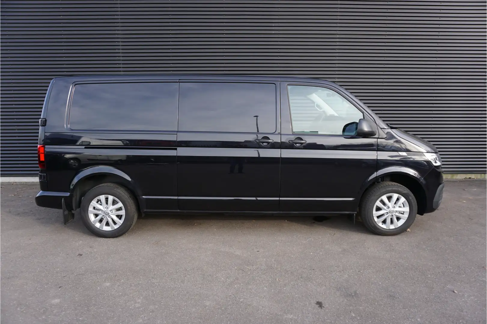 Volkswagen Transporter 30 | L2H1 | 4-Motion | ACC | App-Connect | 2x Schu Fekete - 2
