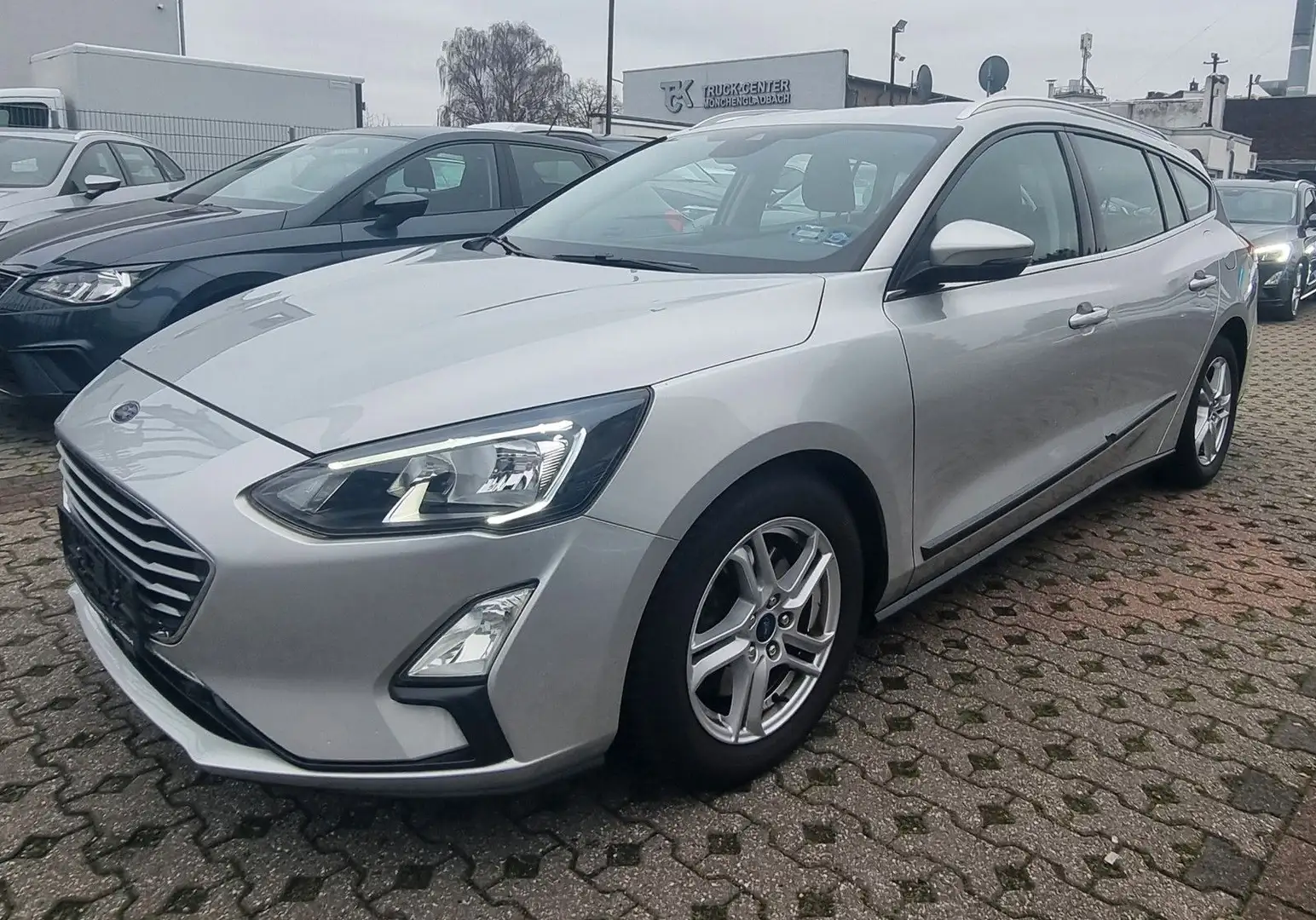 Ford Focus Turnier Cool &Connect-1.HD-TEMPO-KlIMA-NAV Silber - 1