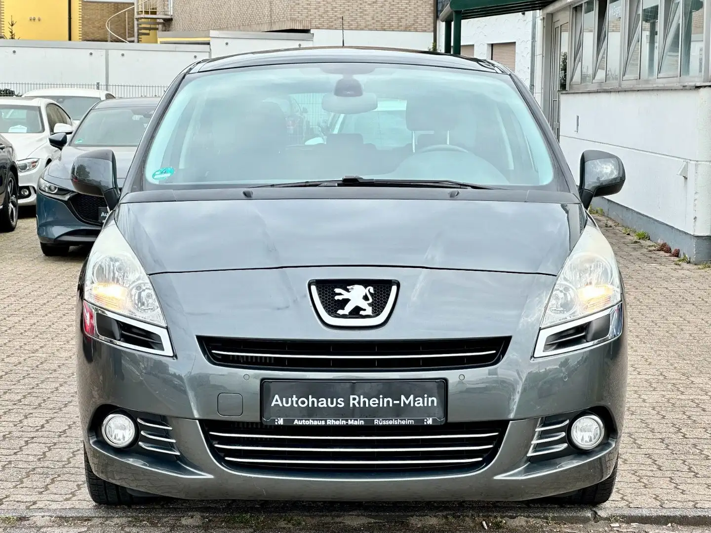 Peugeot 5008 Premium*Panorama*Anhänger*Wenig Km* Gris - 2
