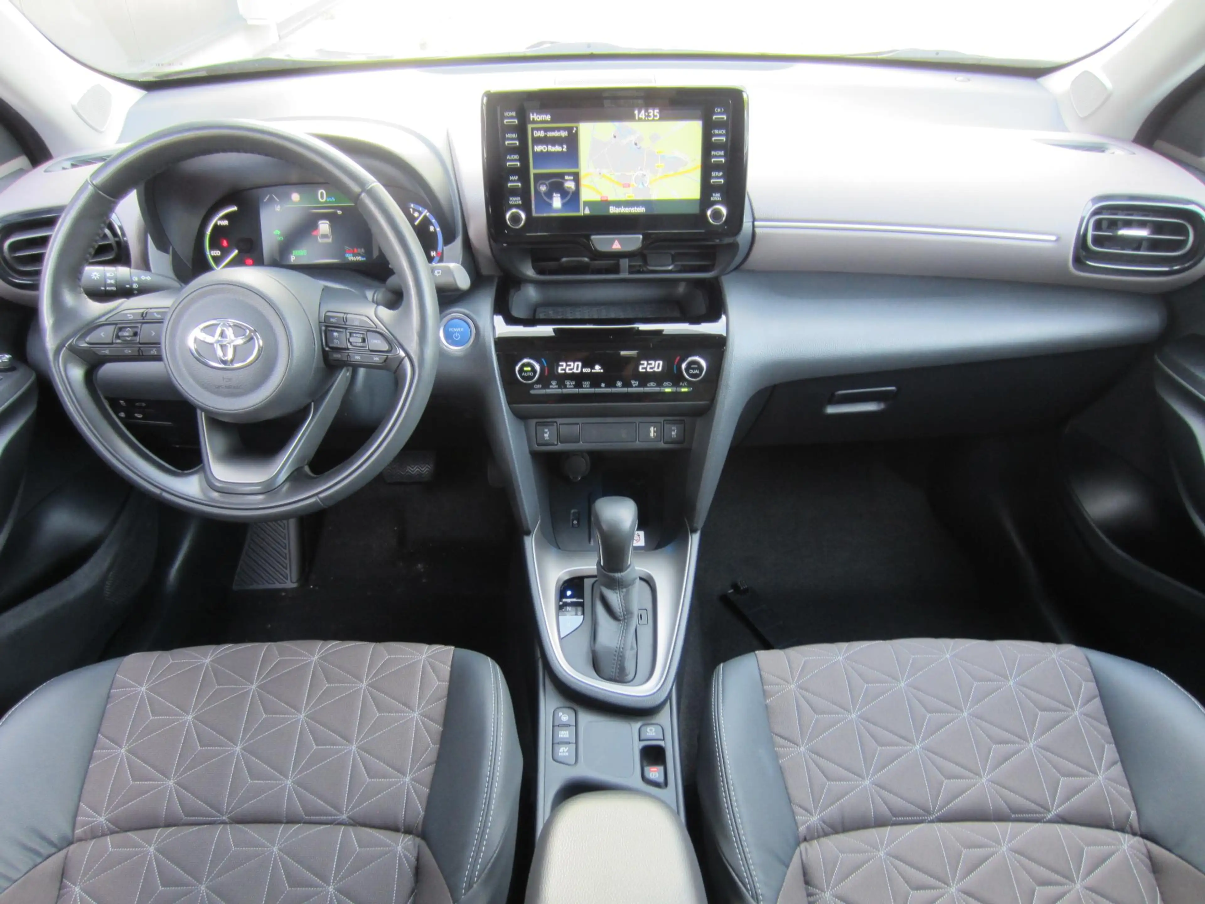 Toyota Yaris Cross 1.5 Hybrid Executive Navi 360 Camera — photo 2