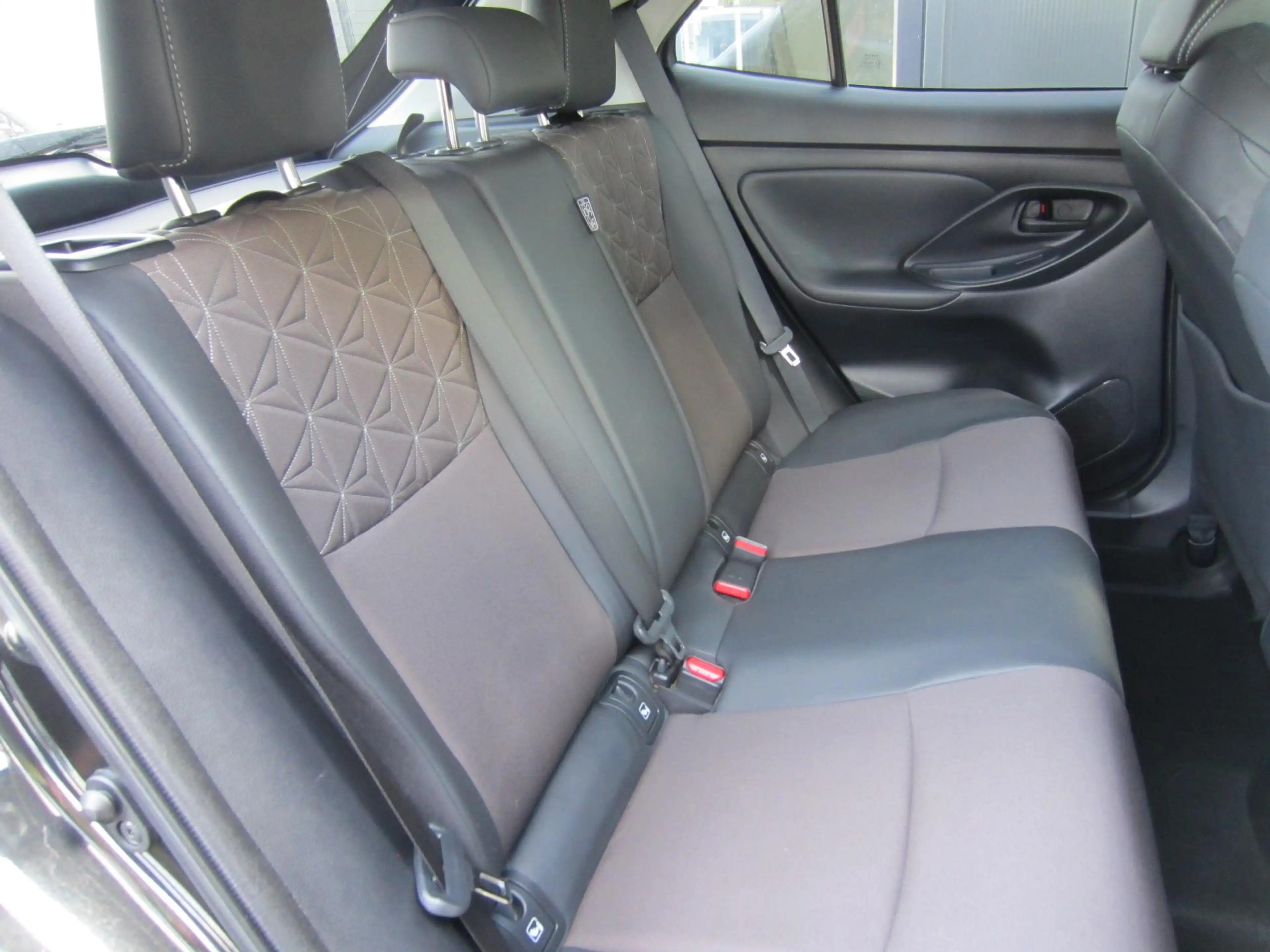 Toyota Yaris Cross 1.5 Hybrid Executive Navi 360 Camera — photo 9