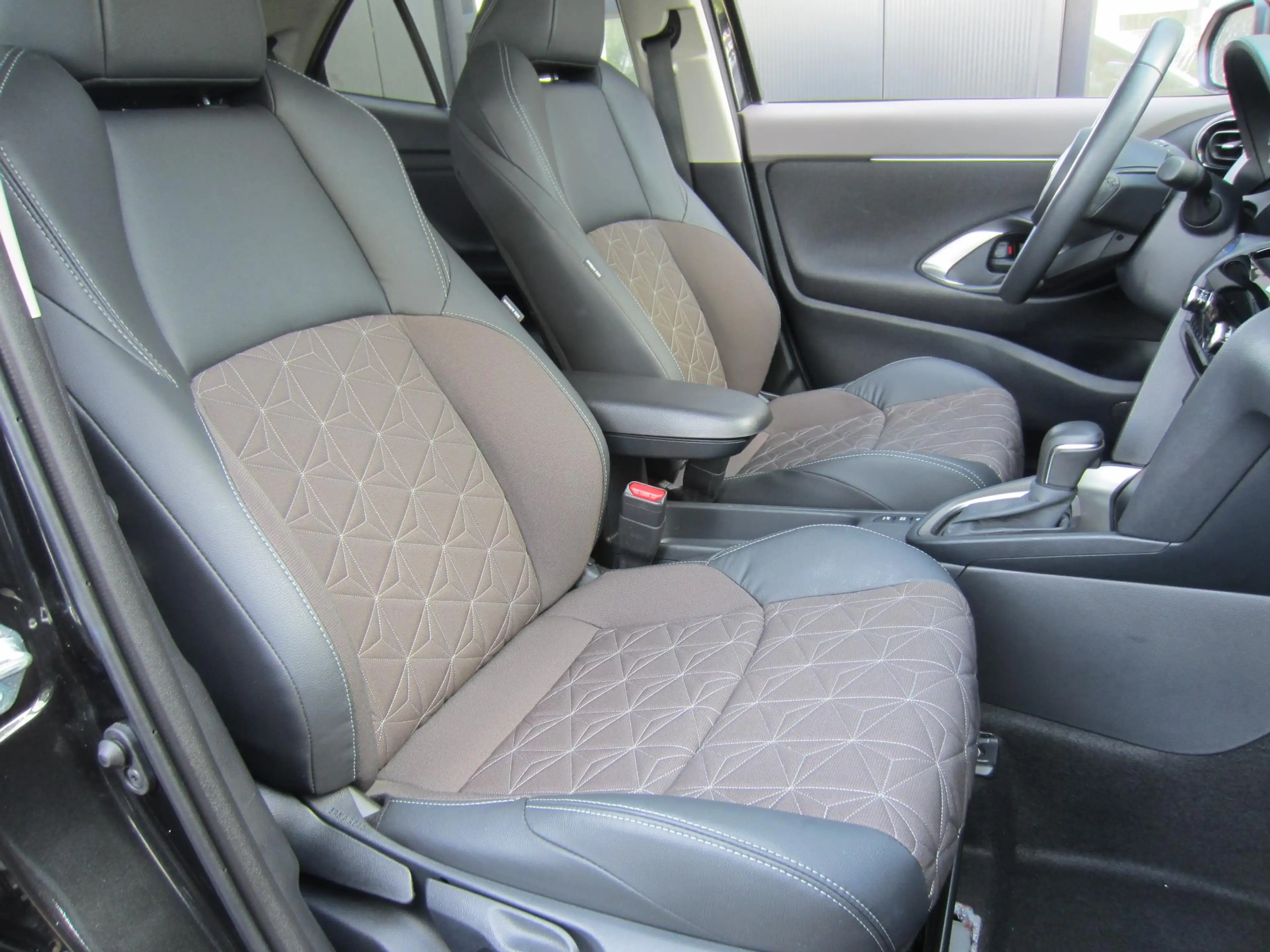 Toyota Yaris Cross 1.5 Hybrid Executive Navi 360 Camera — photo 8