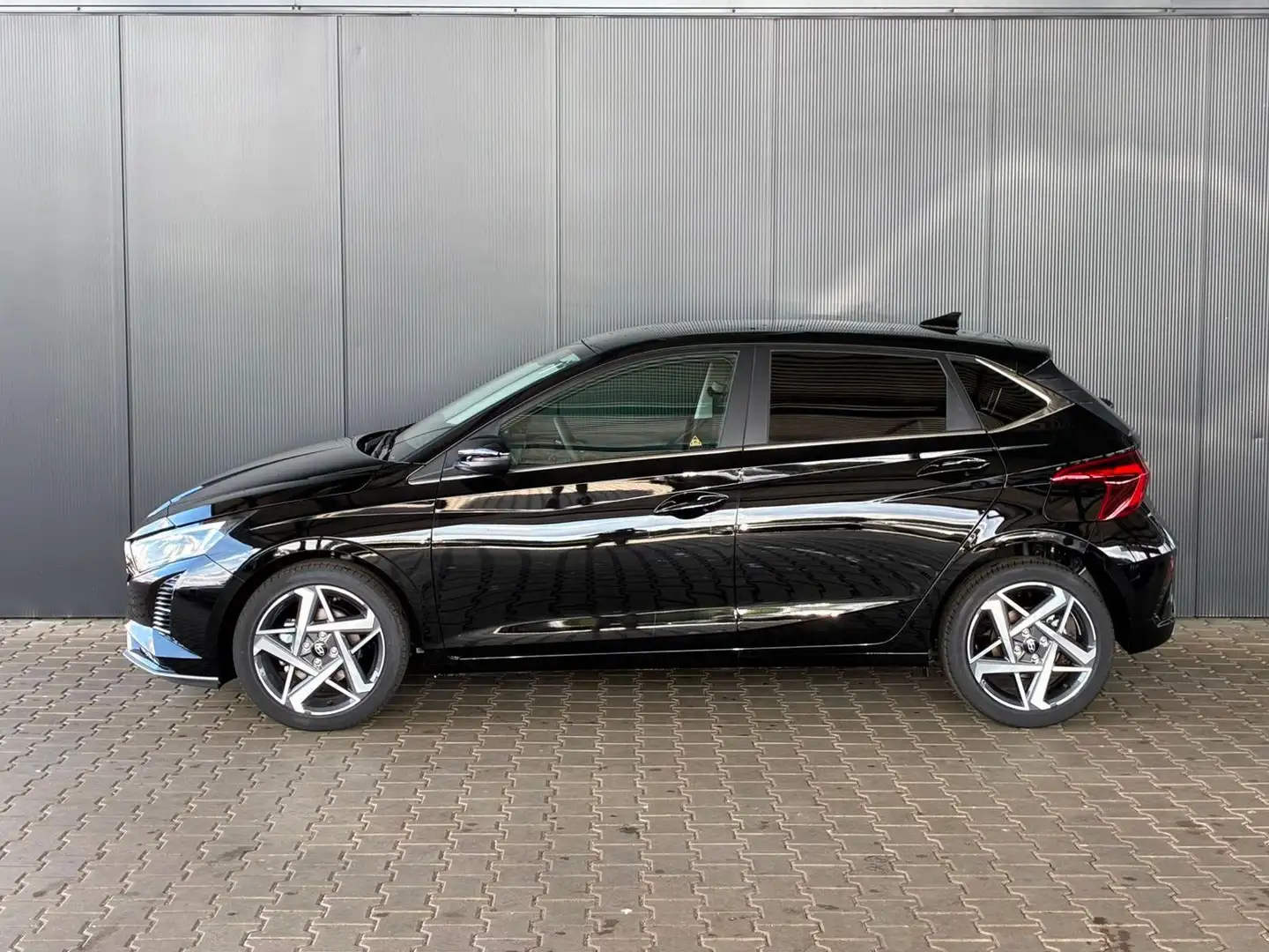 Hyundai i20 Emotion 1.0 T-GDi 7DCT / Navi Tempomat Shz vorn... Schwarz - 2