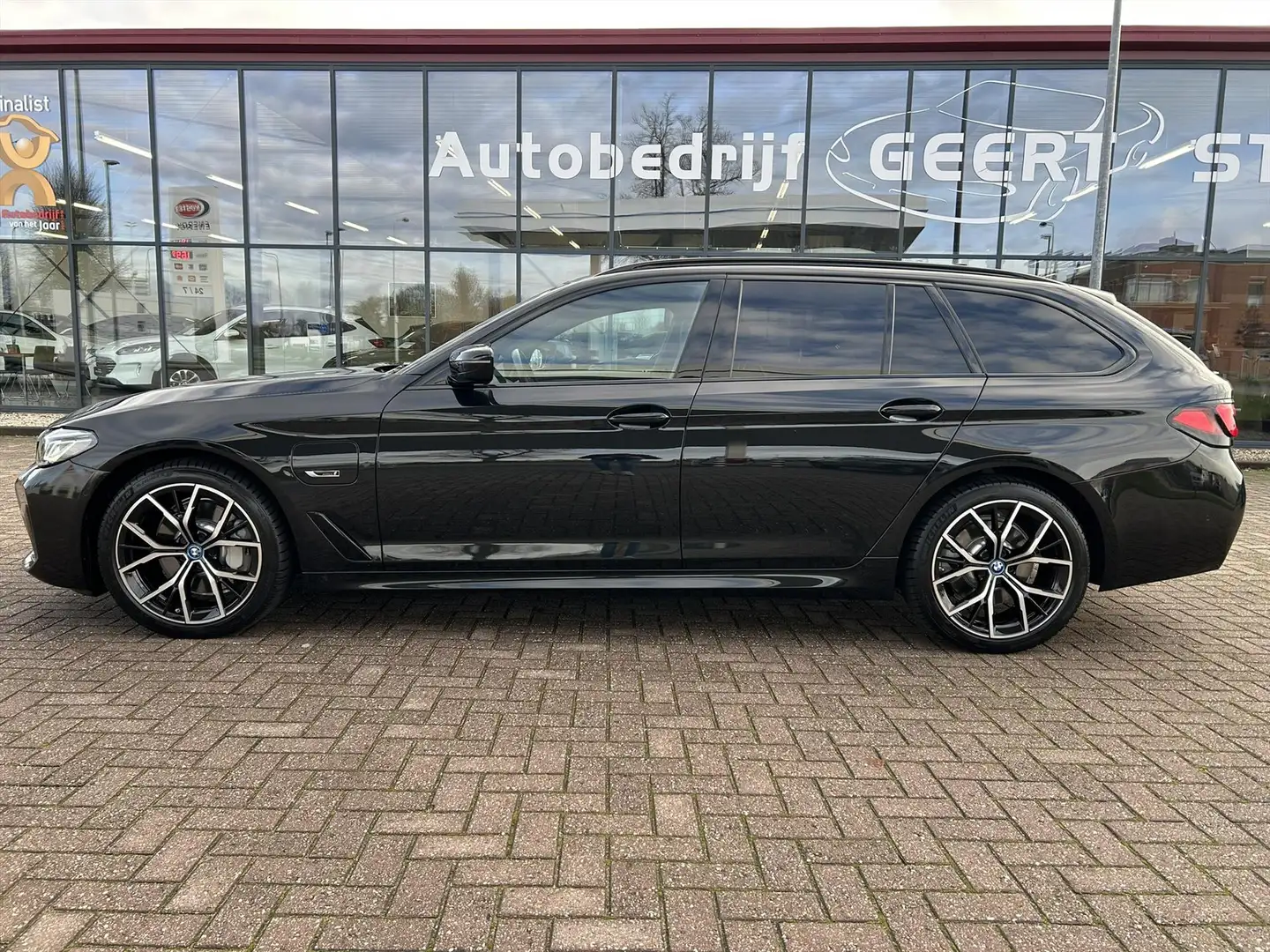 BMW 530 5-Serie 530e xDrive M-Sport / Laser / Pano / Head- Schwarz - 2