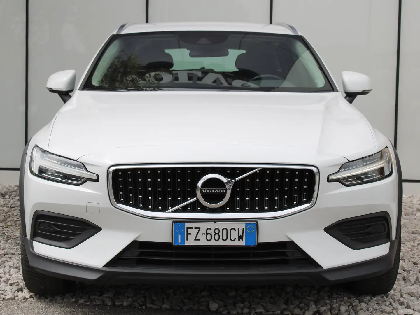 Volvo V60 Cross Country D4 Business Plus AWD Wit - 2