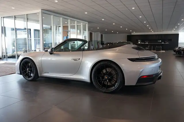 Porsche 911 view 2