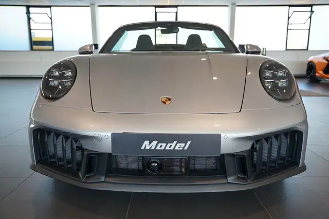 Porsche 911 view 3