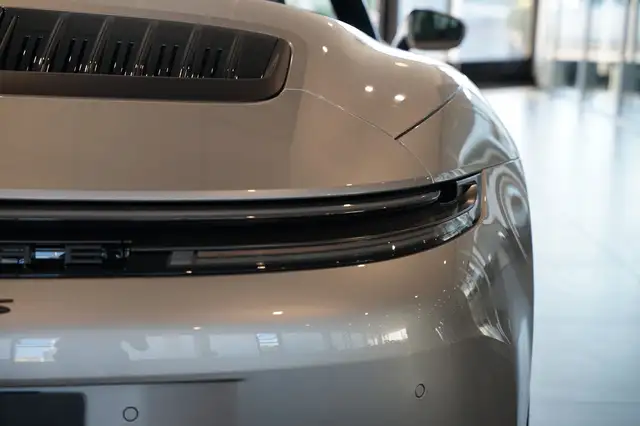 Porsche 911 view 12