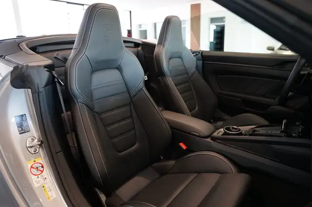Porsche 911 view 14