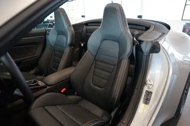 Porsche 911 view 13