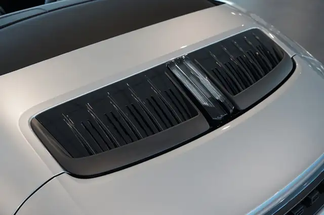 Porsche 911 view 8