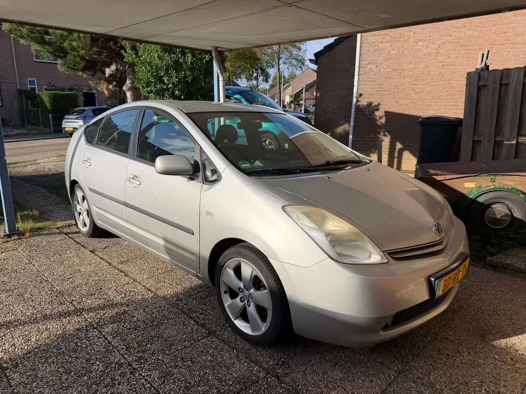 Toyota Prius 2005 из Европы — купить под ключ
