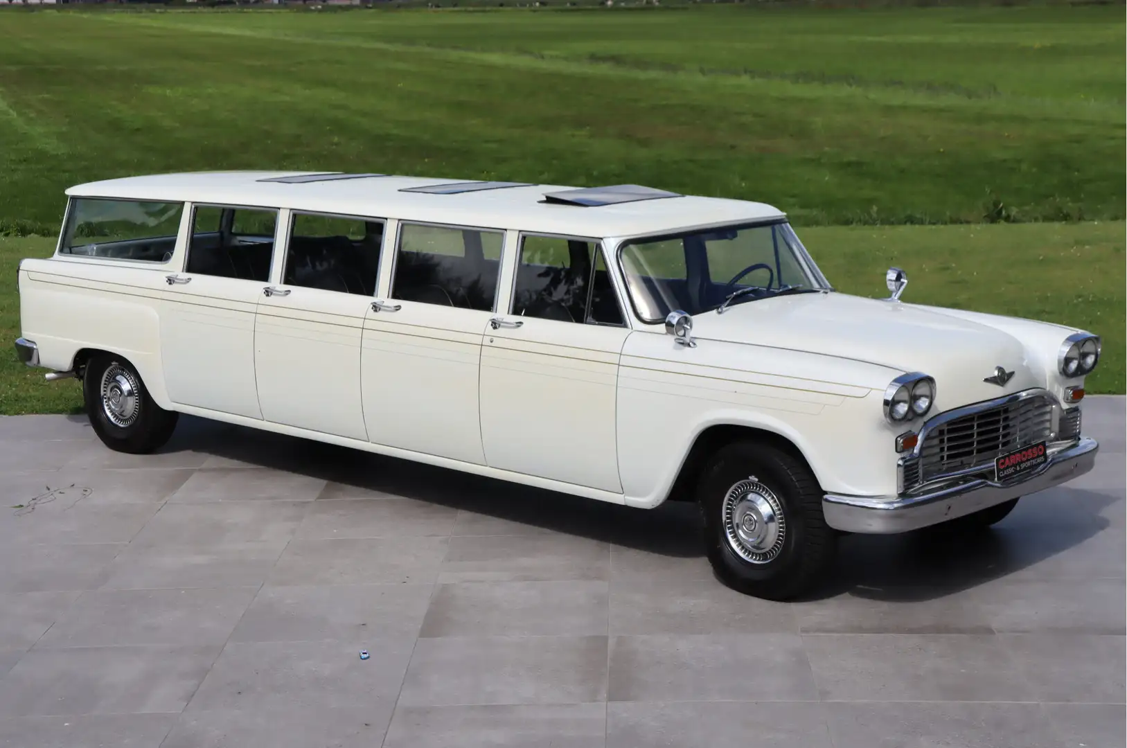 Oldtimer Checker Aerobus Stationwagon 12-Persons Wit - 1