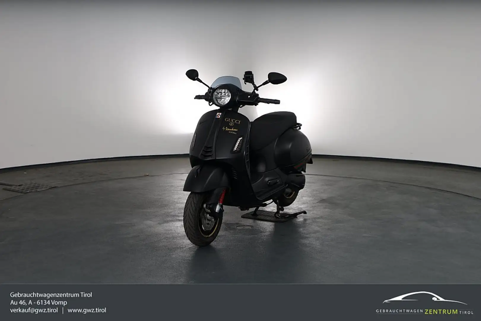Vespa GTS 300 HPE Supertech Komplettumbau GUCCI Schwarz - 1