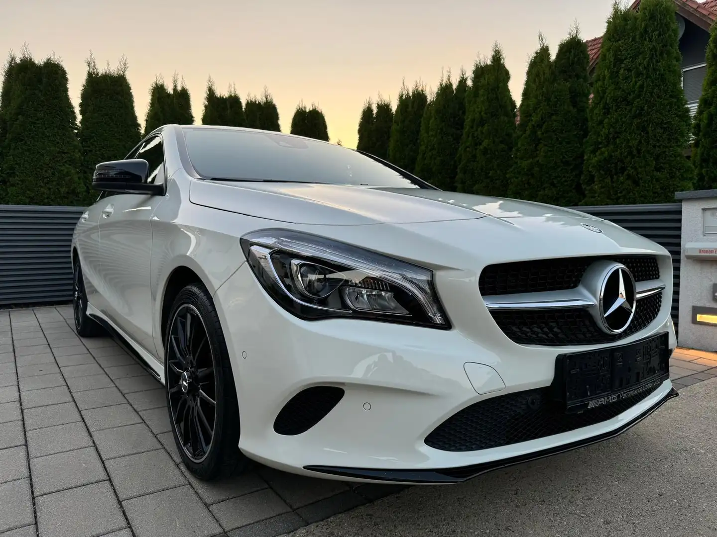 Mercedes-Benz CLA 200 CLA-Klasse 200d  Aut. 4MATIC Sportwagen / Coupé Weiß - 2