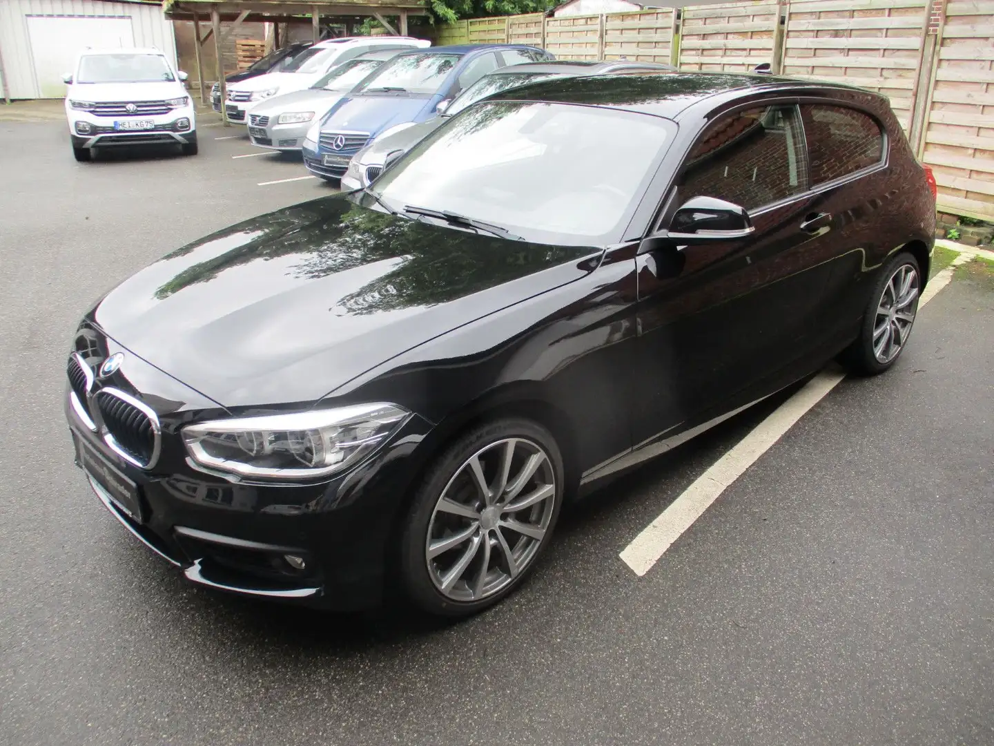 BMW 118 i "Advantage" -NAVI-LED-ALU-PDC-GRA Schwarz - 2
