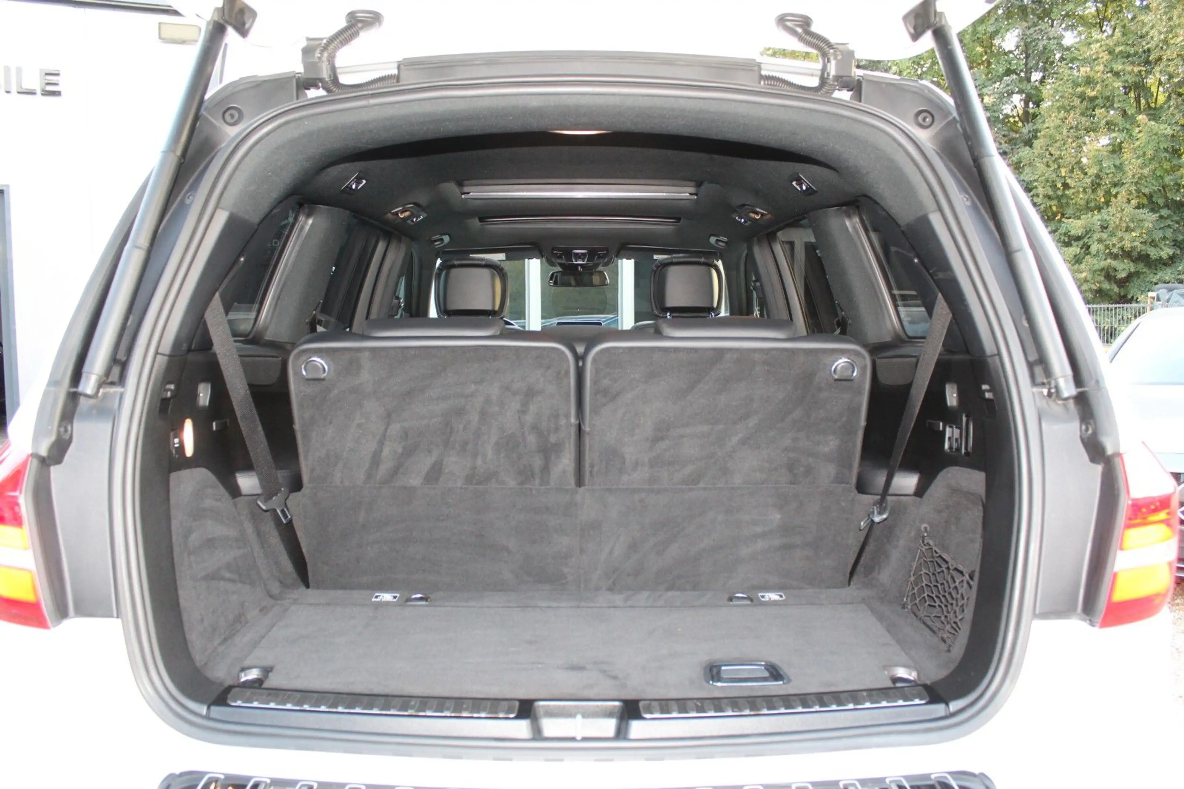 Mercedes-Benz GLS 450 4-MATIC 9-G AMG KEYLESS 360° PANO 7-SITZ — photo 46