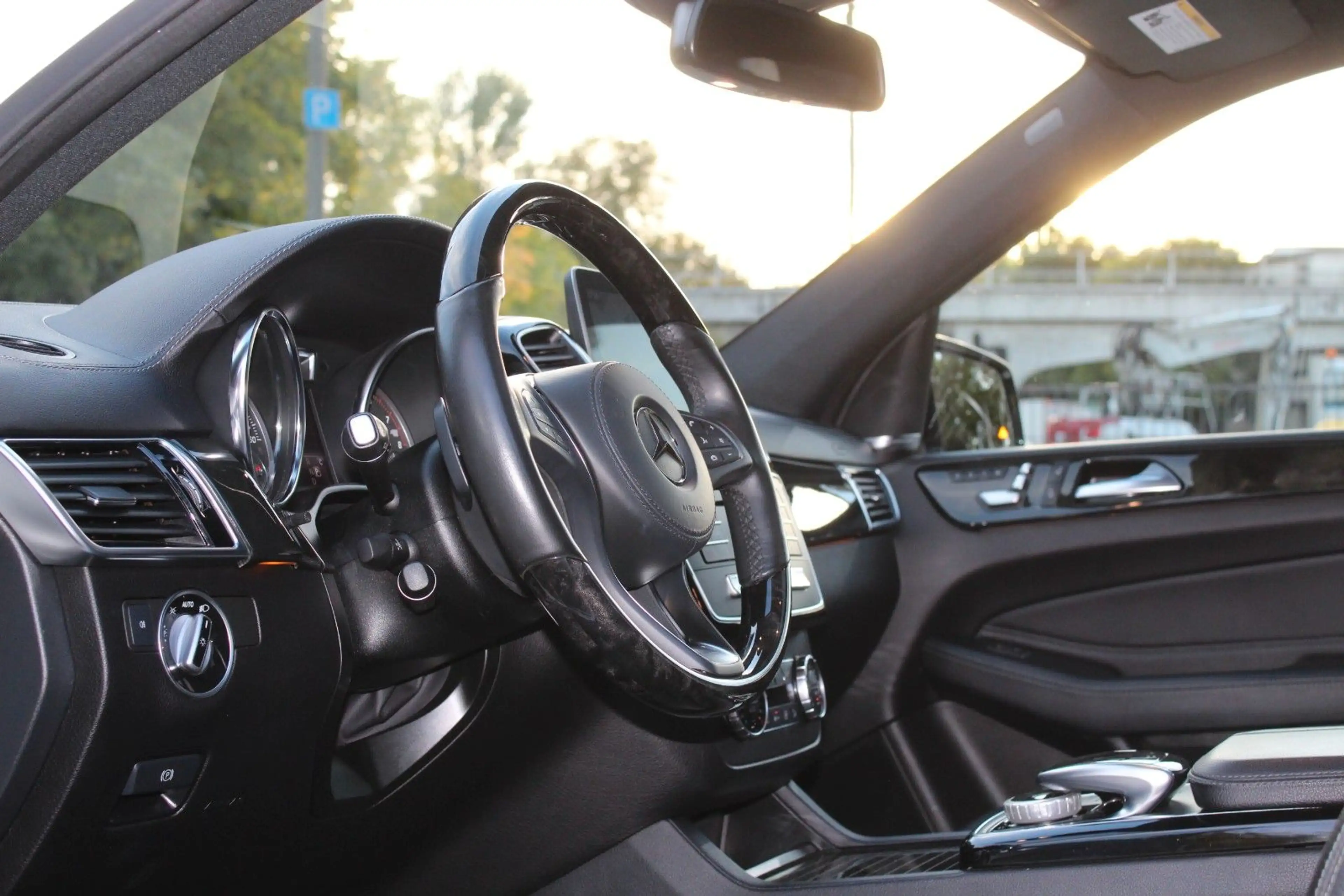 Mercedes-Benz GLS 450 4-MATIC 9-G AMG KEYLESS 360° PANO 7-SITZ — photo 29