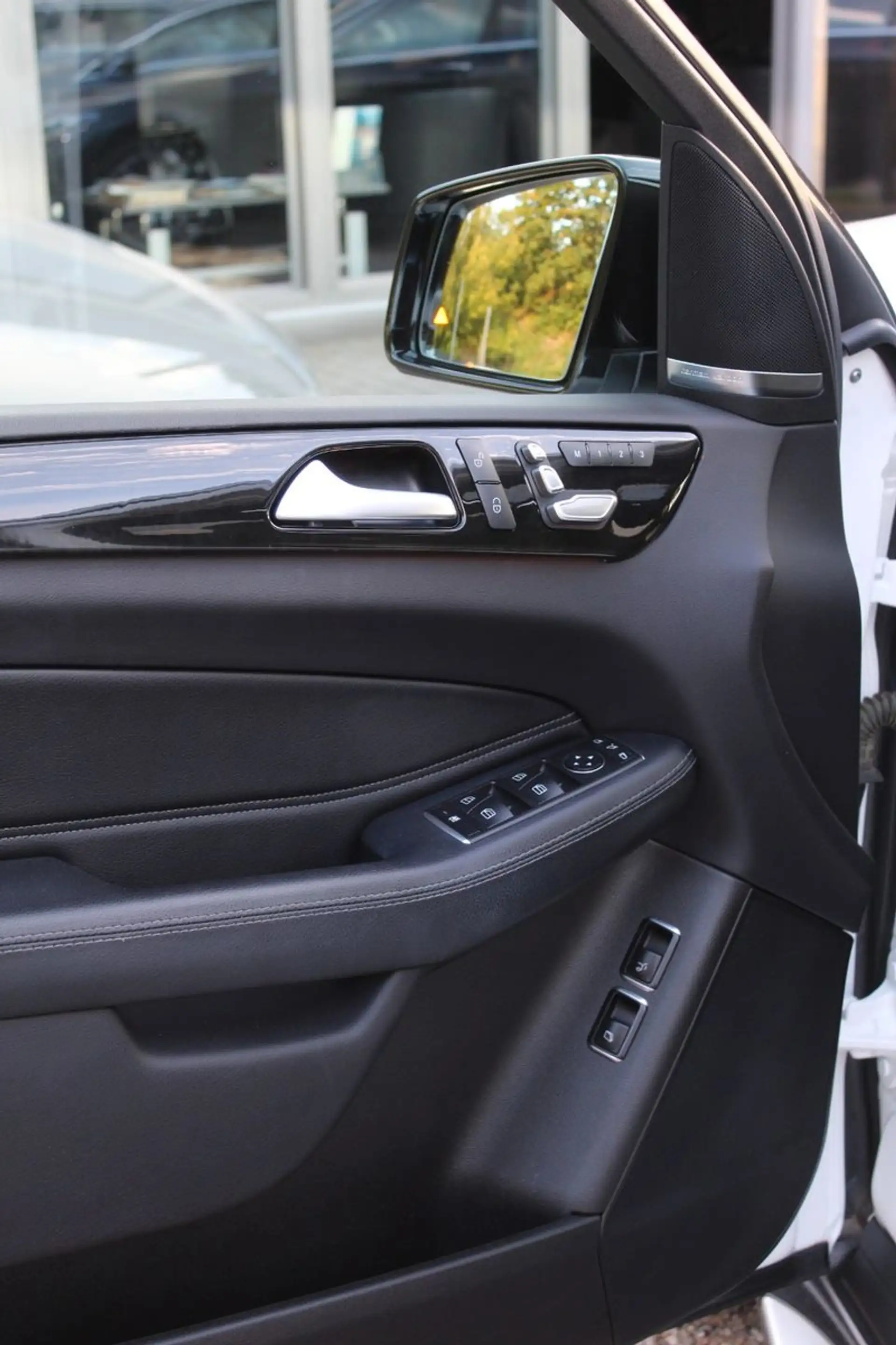 Mercedes-Benz GLS 450 4-MATIC 9-G AMG KEYLESS 360° PANO 7-SITZ — photo 31