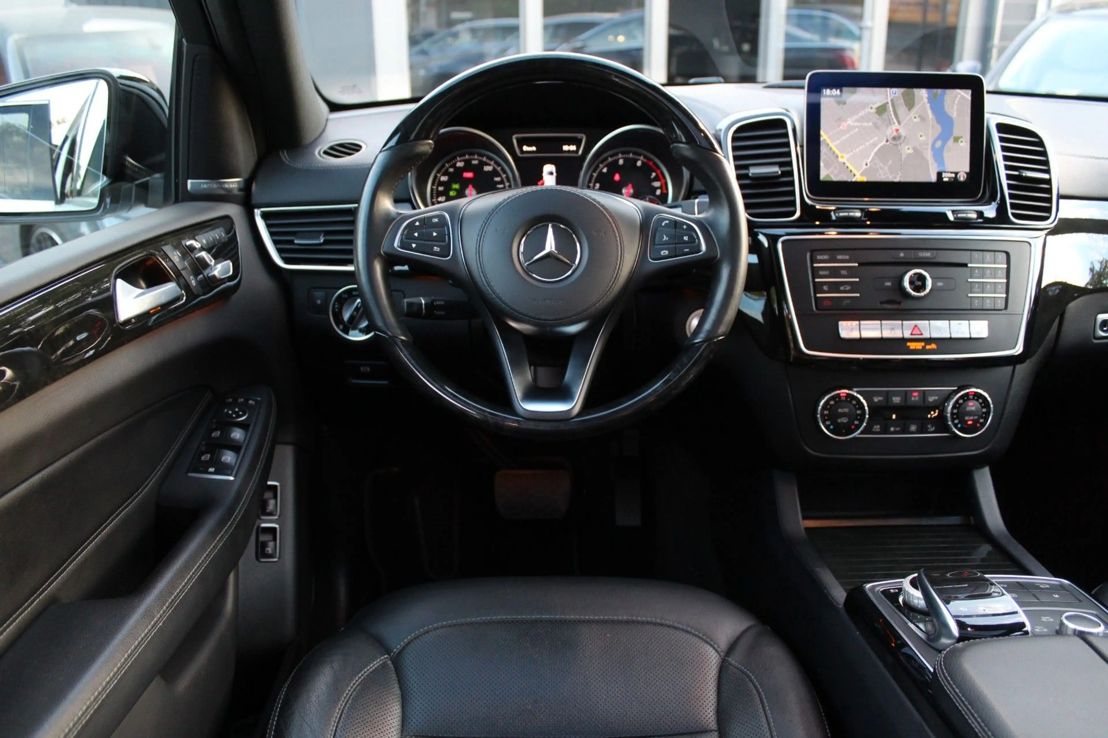 Mercedes-Benz GLS 450 4-MATIC 9-G AMG KEYLESS 360° PANO 7-SITZ — photo 25