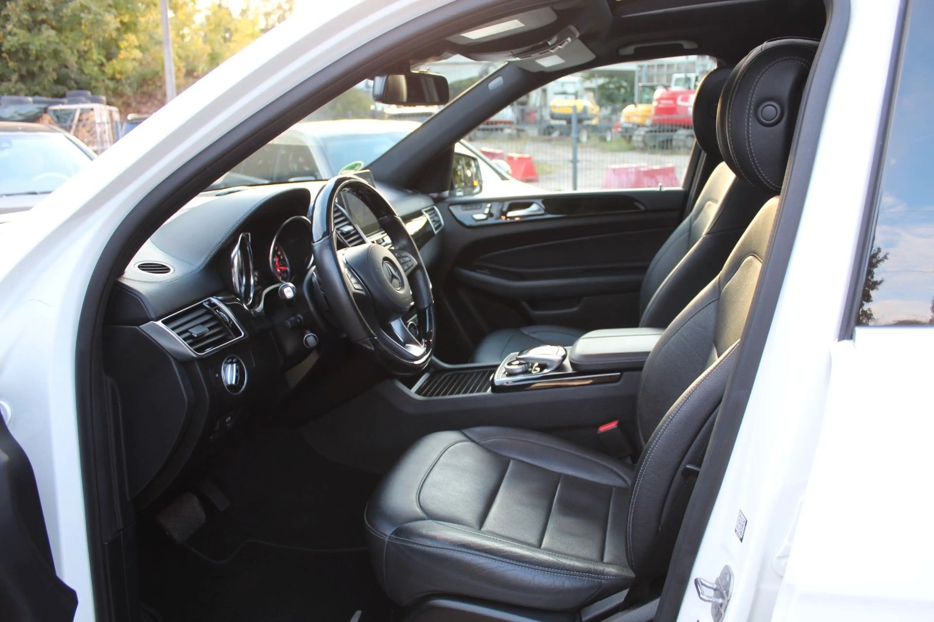 Mercedes-Benz GLS 450 4-MATIC 9-G AMG KEYLESS 360° PANO 7-SITZ — photo 20