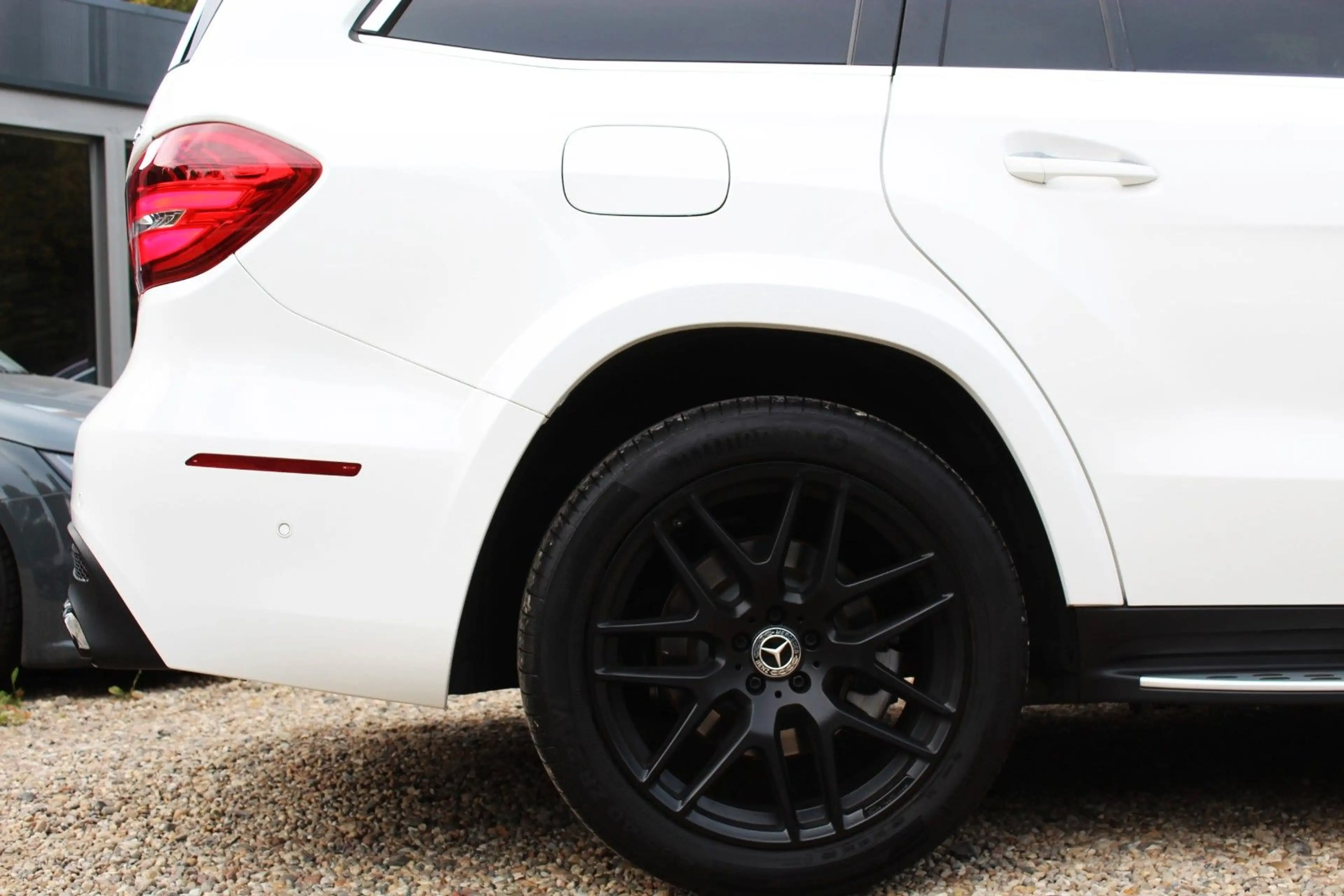 Mercedes-Benz GLS 450 4-MATIC 9-G AMG KEYLESS 360° PANO 7-SITZ — photo 13