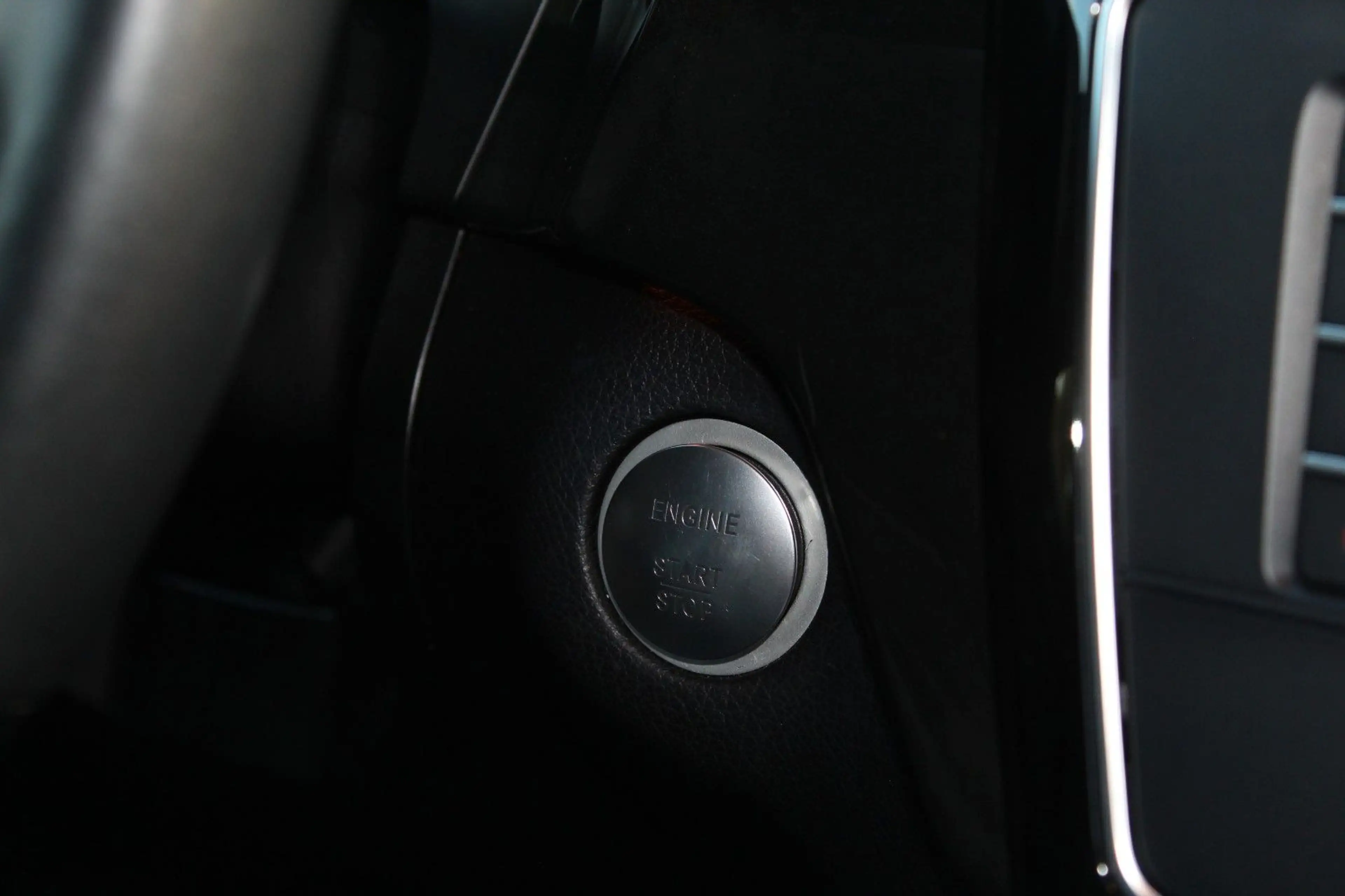 Mercedes-Benz GLS 450 4-MATIC 9-G AMG KEYLESS 360° PANO 7-SITZ — photo 42