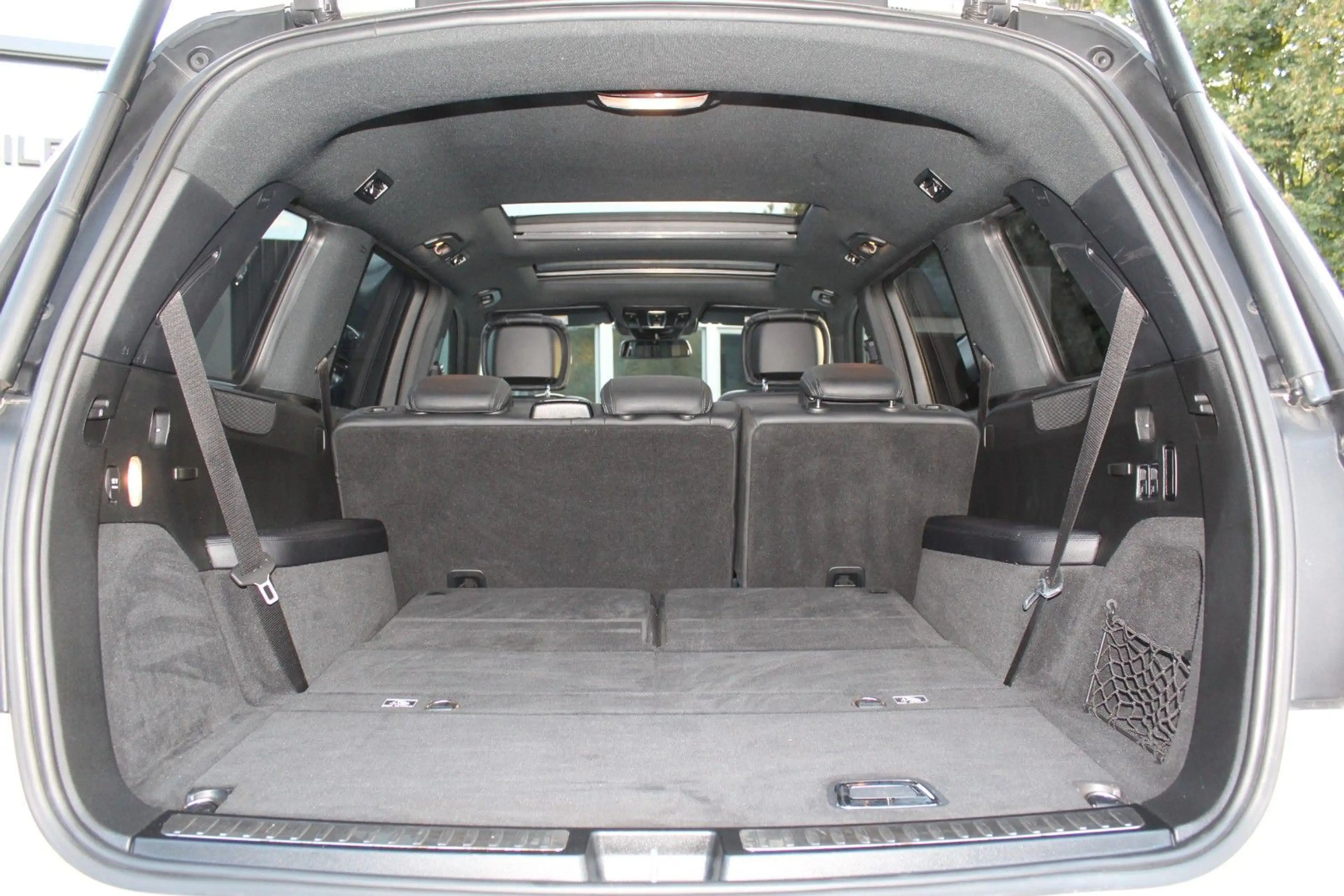 Mercedes-Benz GLS 450 4-MATIC 9-G AMG KEYLESS 360° PANO 7-SITZ — photo 47