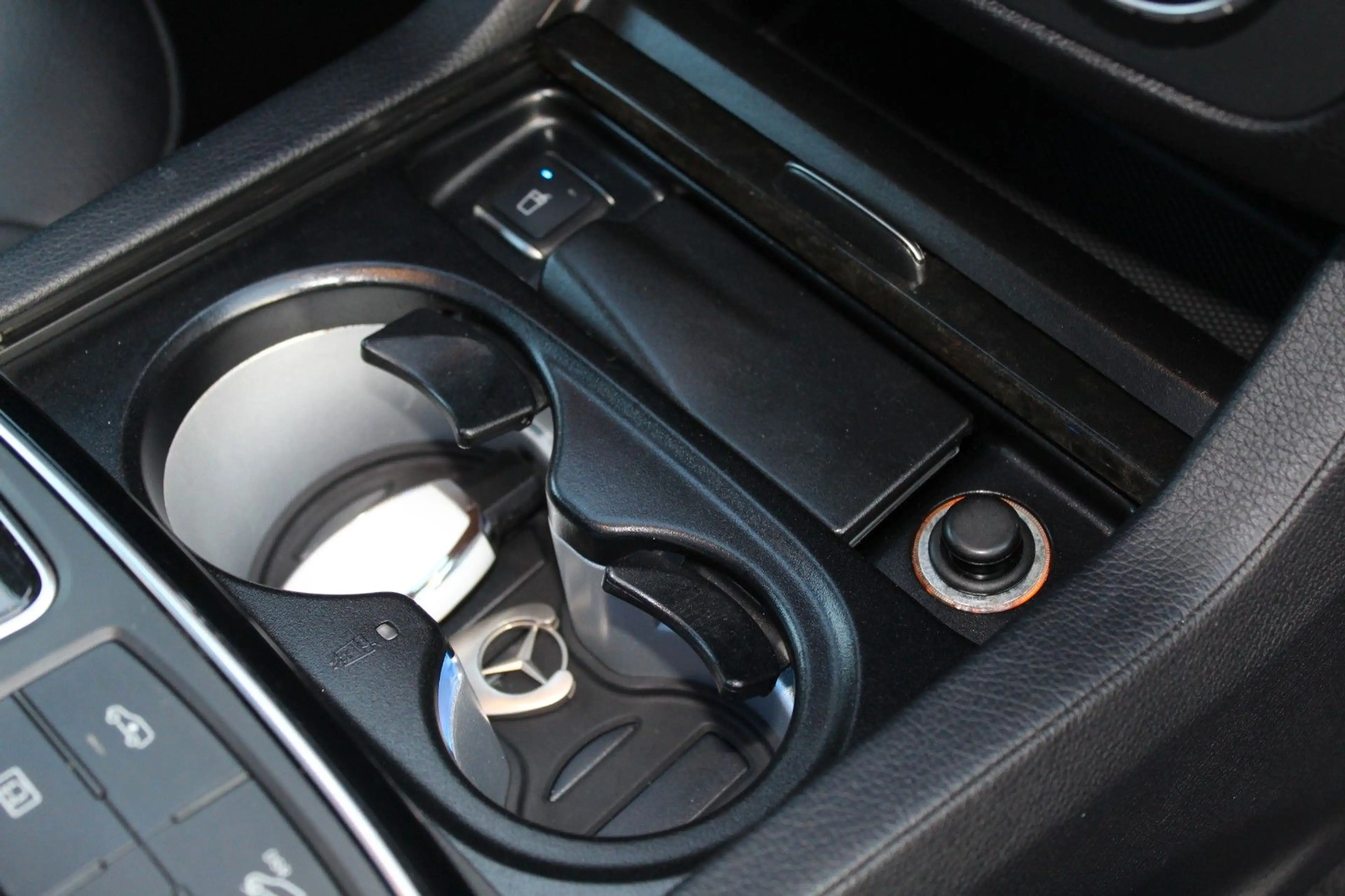 Mercedes-Benz GLS 450 4-MATIC 9-G AMG KEYLESS 360° PANO 7-SITZ — photo 38