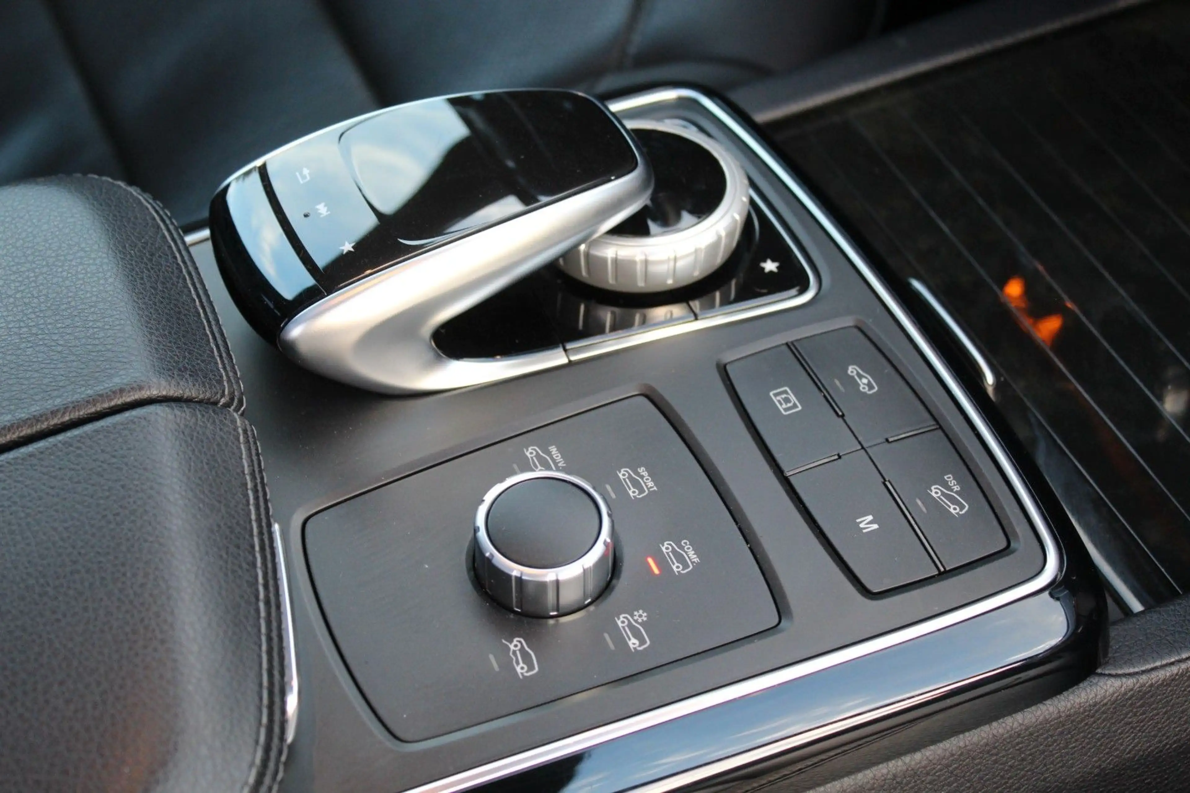 Mercedes-Benz GLS 450 4-MATIC 9-G AMG KEYLESS 360° PANO 7-SITZ — photo 37