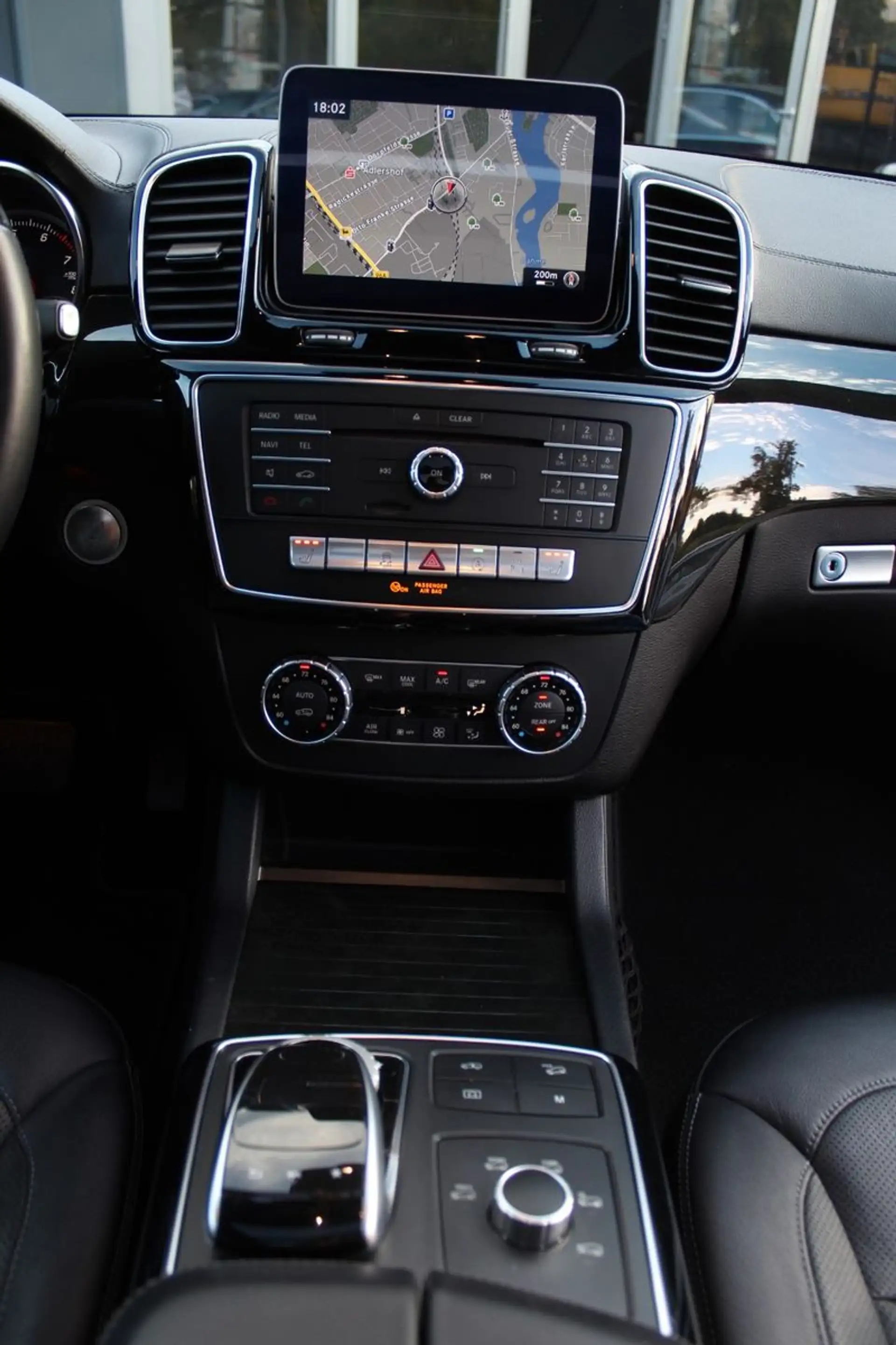 Mercedes-Benz GLS 450 4-MATIC 9-G AMG KEYLESS 360° PANO 7-SITZ — photo 27