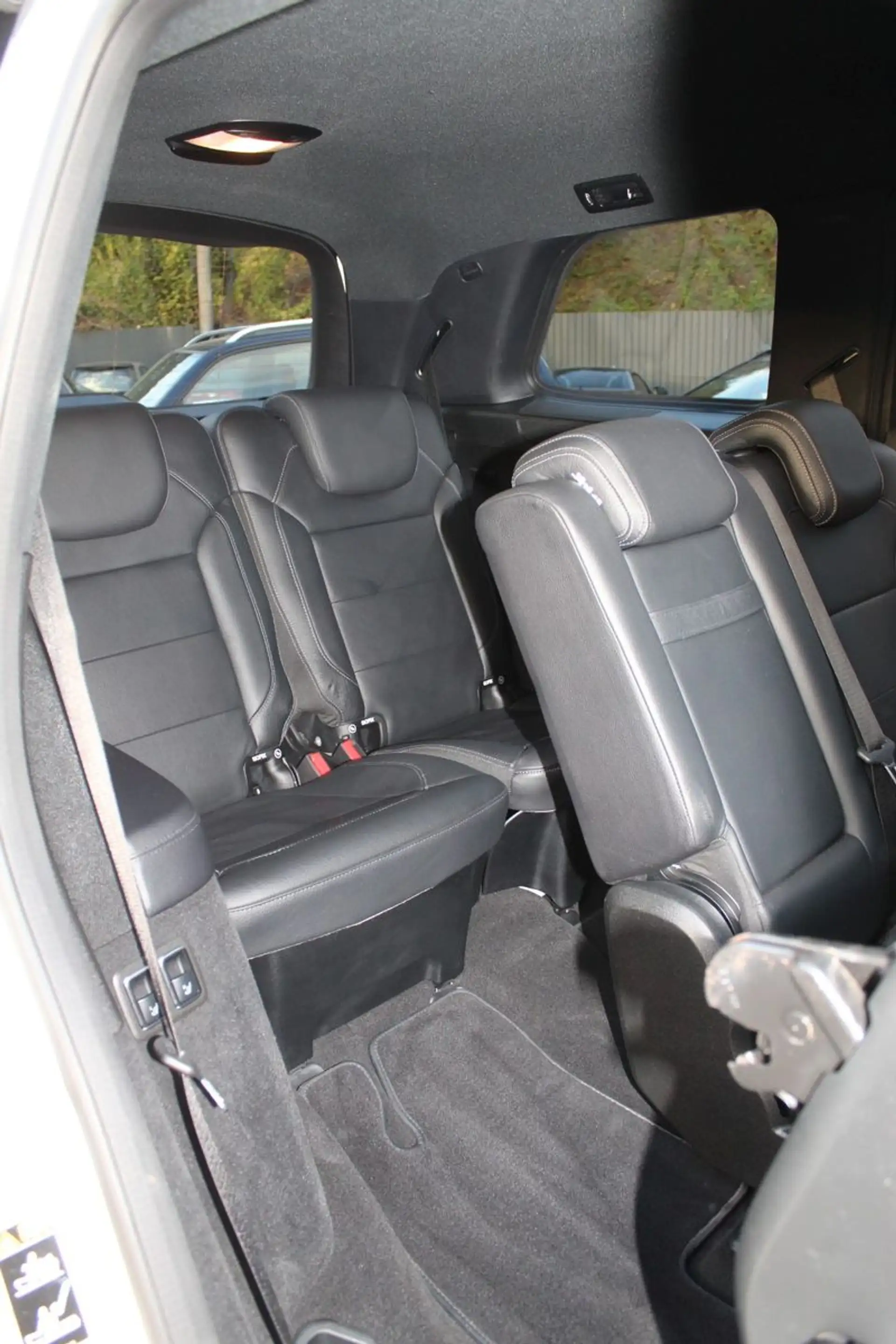 Mercedes-Benz GLS 450 4-MATIC 9-G AMG KEYLESS 360° PANO 7-SITZ — photo 35