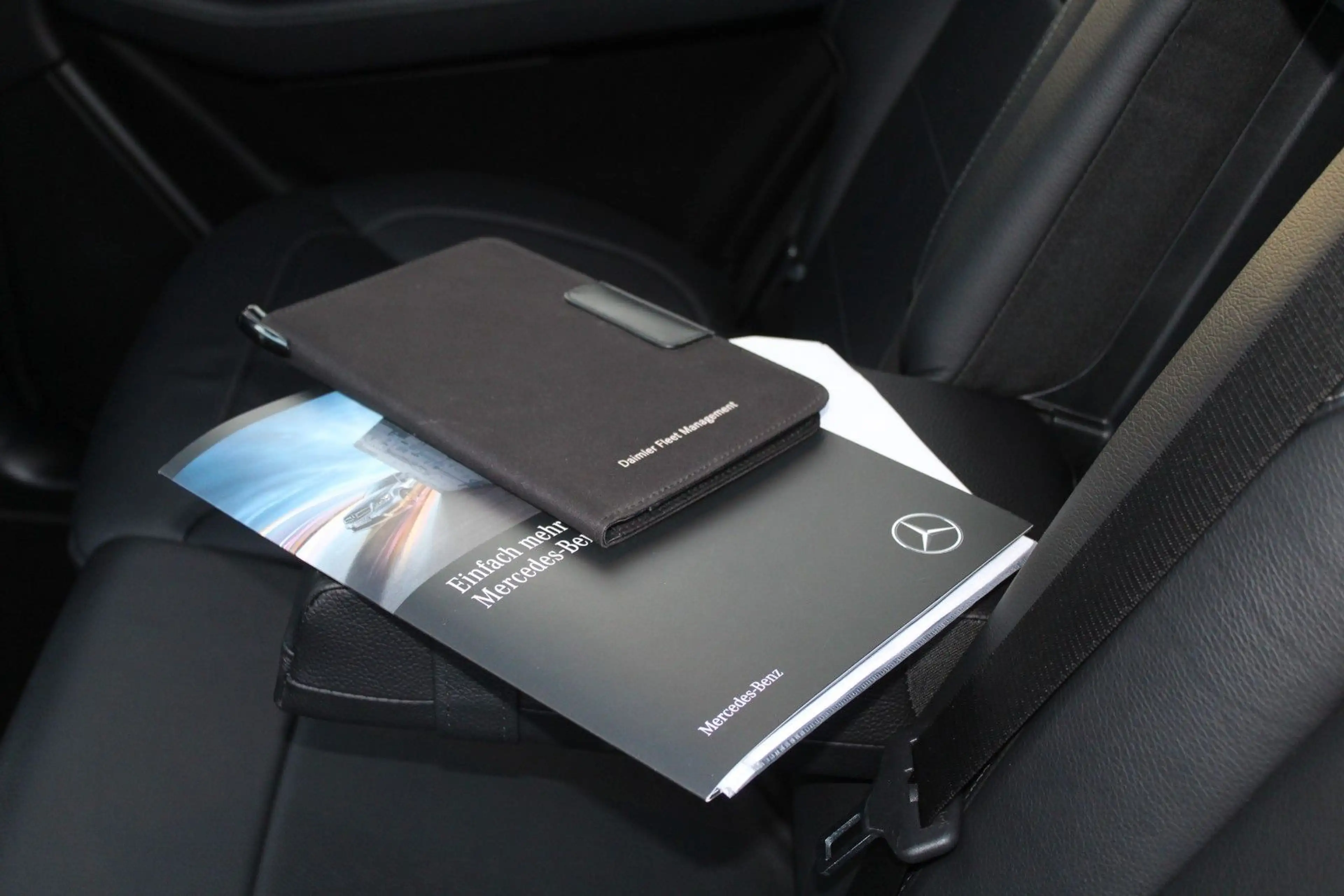 Mercedes-Benz GLS 450 4-MATIC 9-G AMG KEYLESS 360° PANO 7-SITZ — photo 43