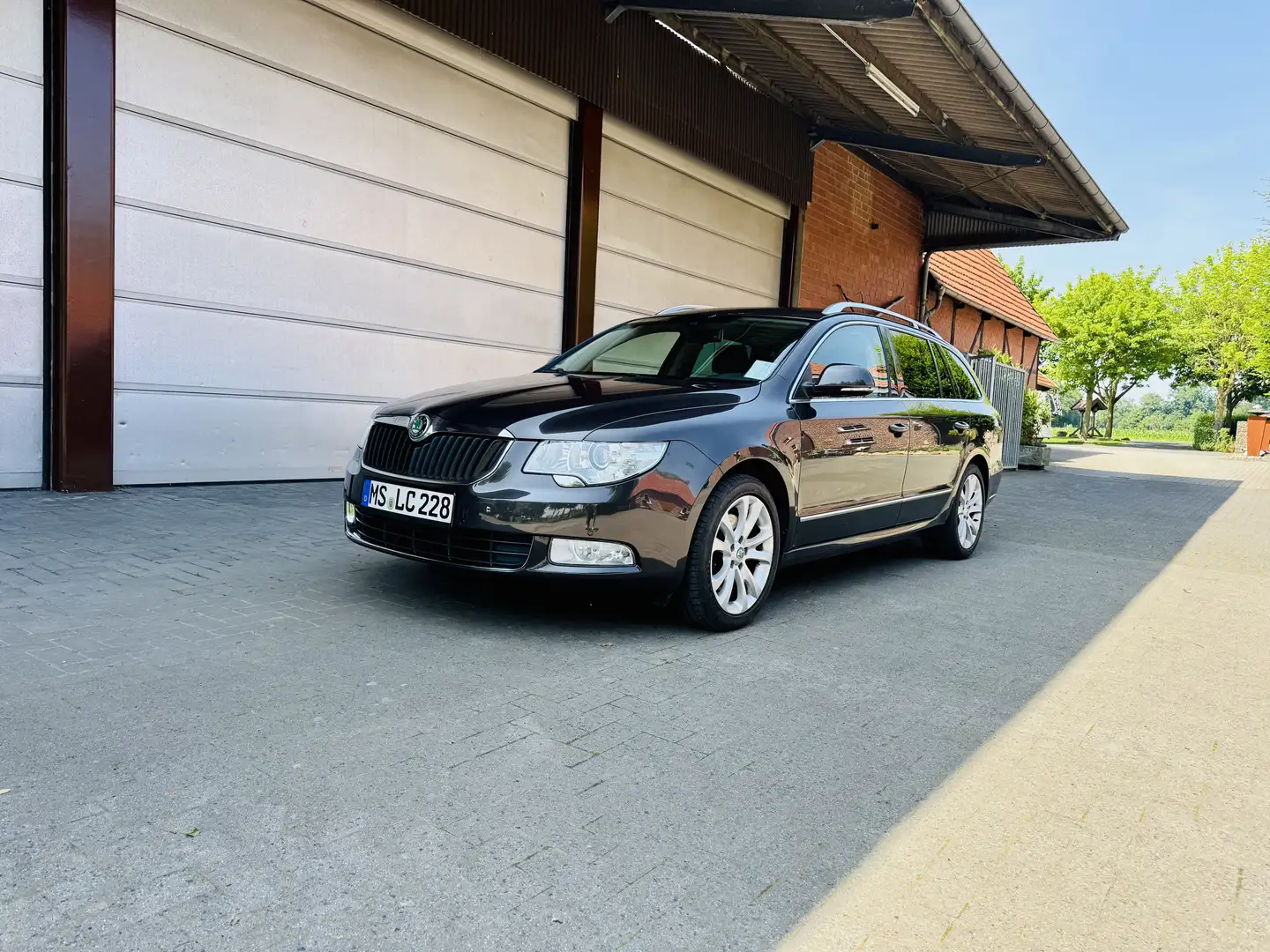Skoda Superb Combi 2.0 TDI Elegance - 1
