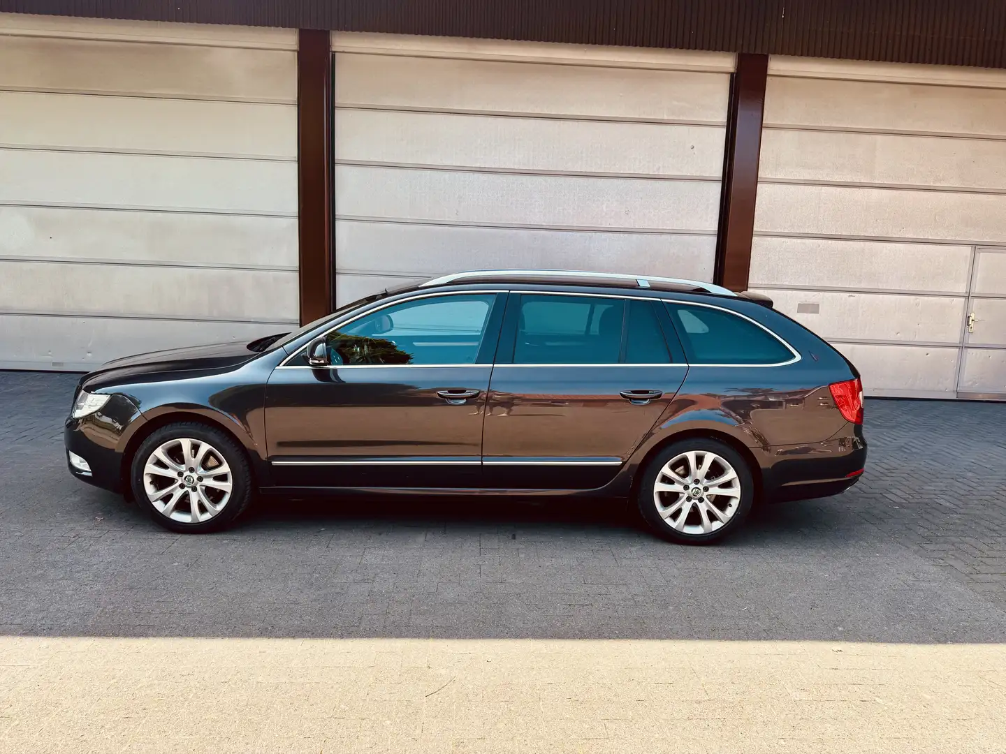 Skoda Superb Combi 2.0 TDI Elegance - 2